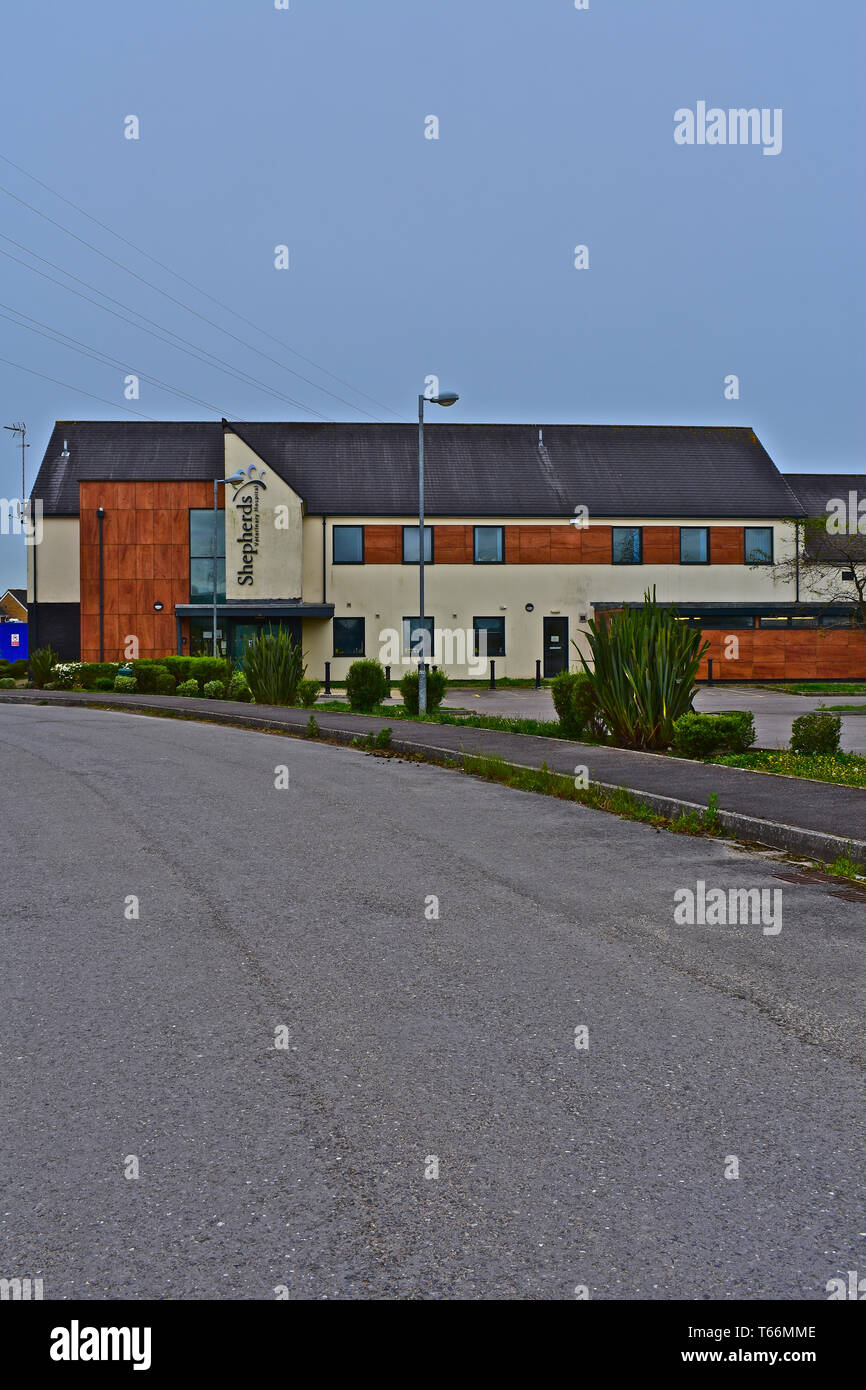 La pratique vétérinaire moderne connu sous le nom de bergers Veterinary Hospital, situé dans la région de Brackla Bridgend. Banque D'Images