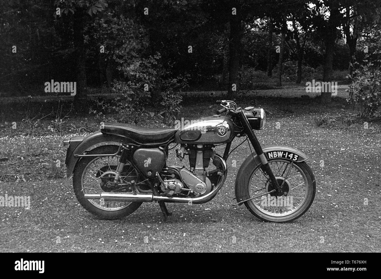 Un BSA A10 vintage motorcycle photographié à la fin des années 1950 en Angleterre. Banque D'Images