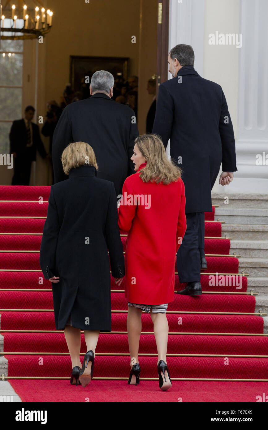 Le roi Philippe VI et La Reine Letizia d'Espagne sont reçus par le Président allemand Banque D'Images