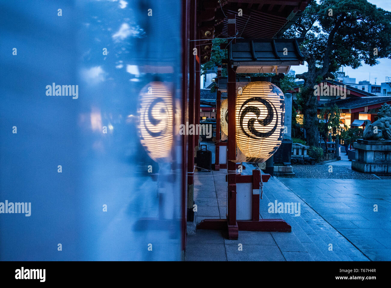 Kanda Myojin sanctuaire est situé à distance de marche de Akihabara, et très populaire parmi les technophiles et otaku. Tokyo, Japon Banque D'Images