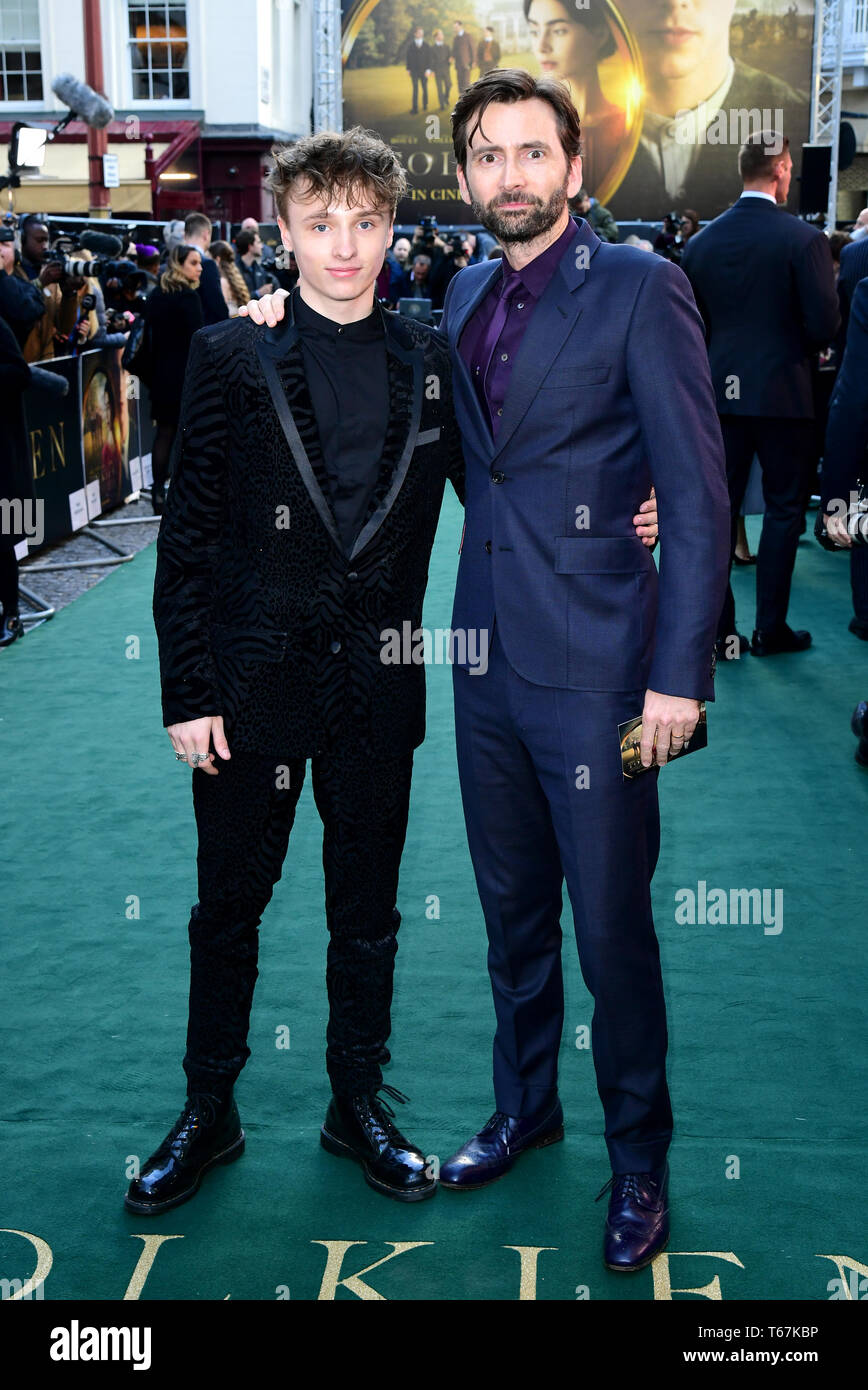 Ty Tennant (à gauche) et David Tennant participant à la UK premiere de Tolkien s'est tenue au Curzon Mayfair, Londres Banque D'Images