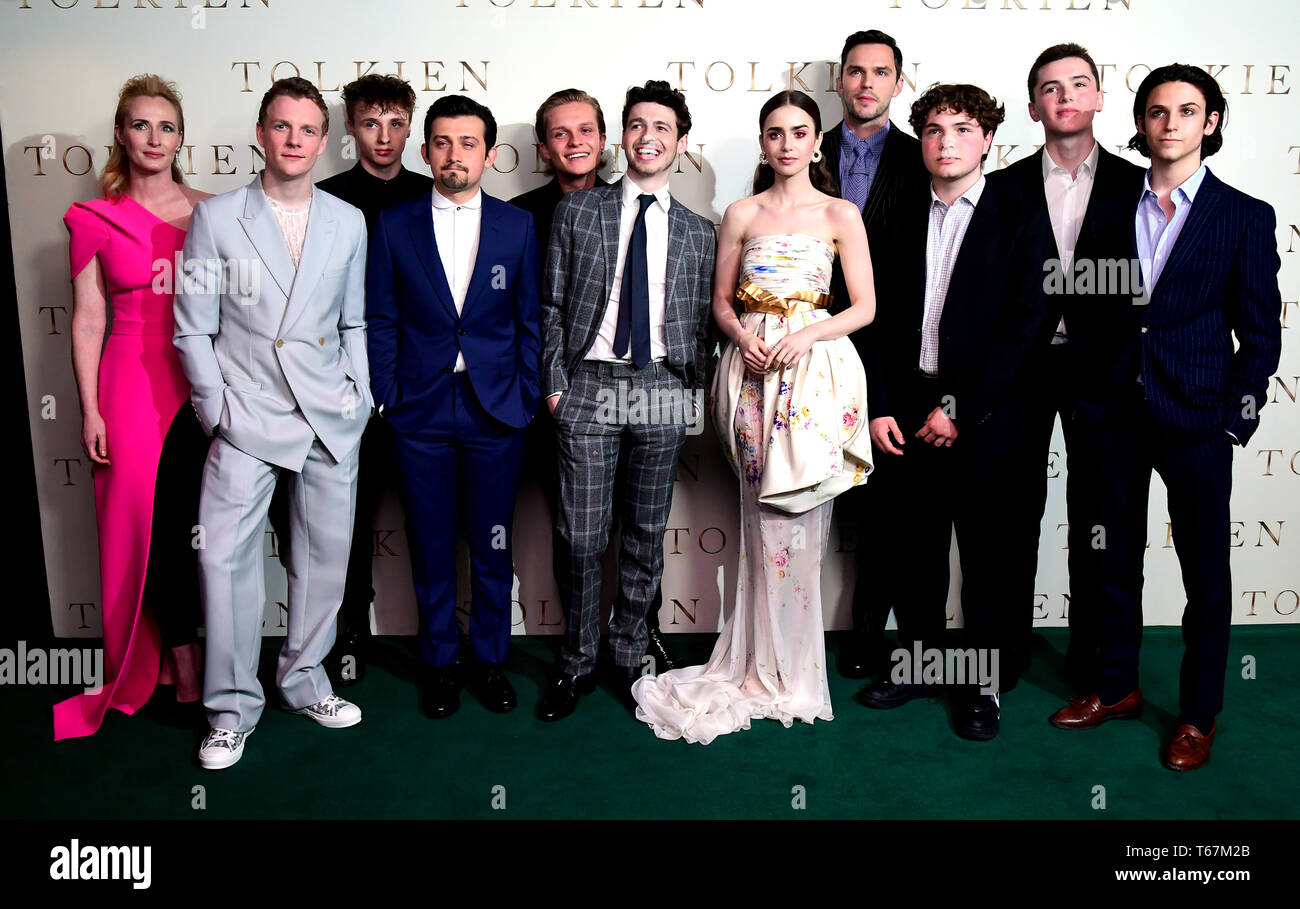 Genevieve O'Reilly, Patrick Gibson, Ty Tennant, Craig Roberts, Tom Glynn-Carney, Anthony Boyle, Lily Collins, Nicholas Hoult, Albie Marber, Harry Gilby, et Adam Bregman participant à la UK premiere de Tolkien s'est tenue au Curzon Mayfair, Londres Banque D'Images