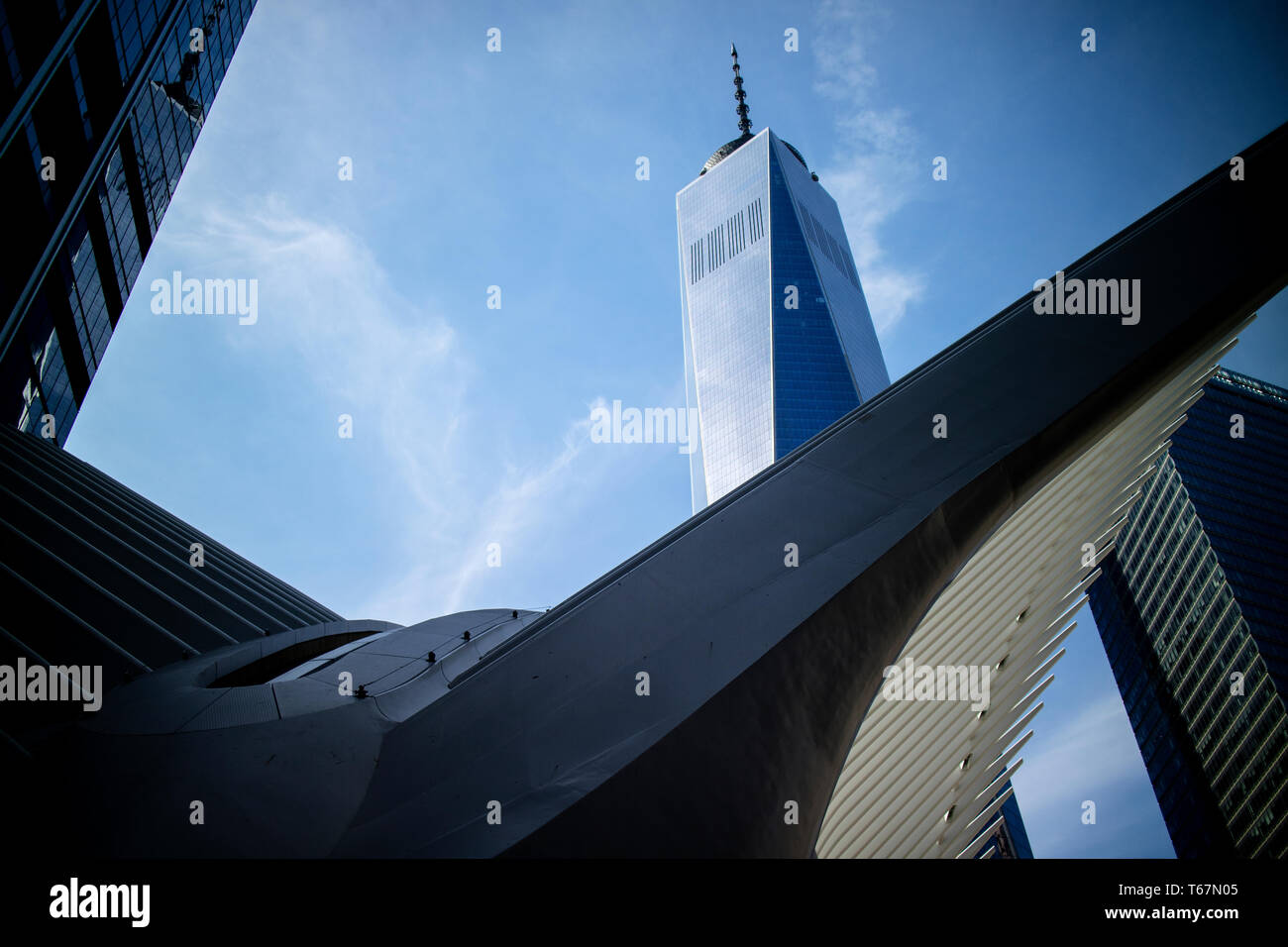 L'Oculus, conçu par l'architecte espagnol Santiago Calatrava au Mémorial National du 11 septembre la Plaza dans le centre-ville de New York. L'Oculus couvre l'atrium et d'un centre commercial qui se branche sur le chemin du métro et train ainsi que le Musée du 11 septembre. Banque D'Images