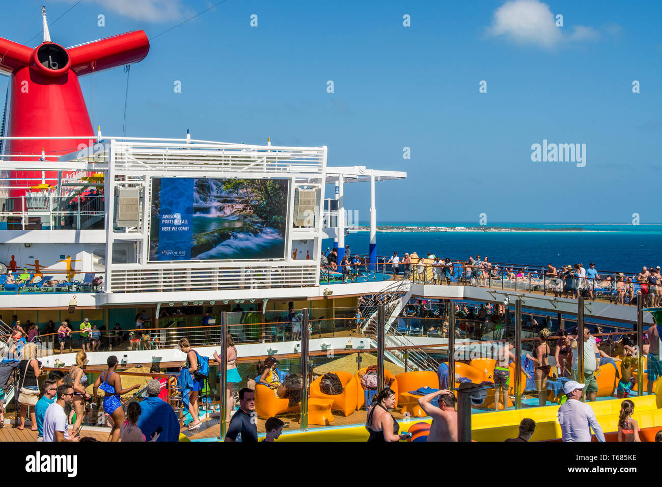 Bateau de croisière près de Grand Turk Cruise Port, l'île de Grand Turk, Îles Turks et Caicos, Caraïbes. Banque D'Images