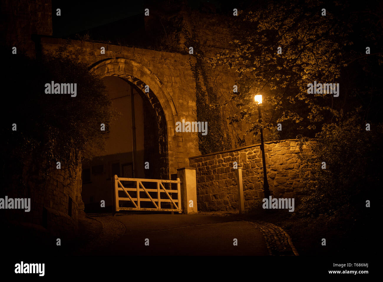 La nuit photo de l'affaire Watergate à Durham Sud sur le pont Bailey par Prebends, éclairé par la lueur d'un réverbère Banque D'Images