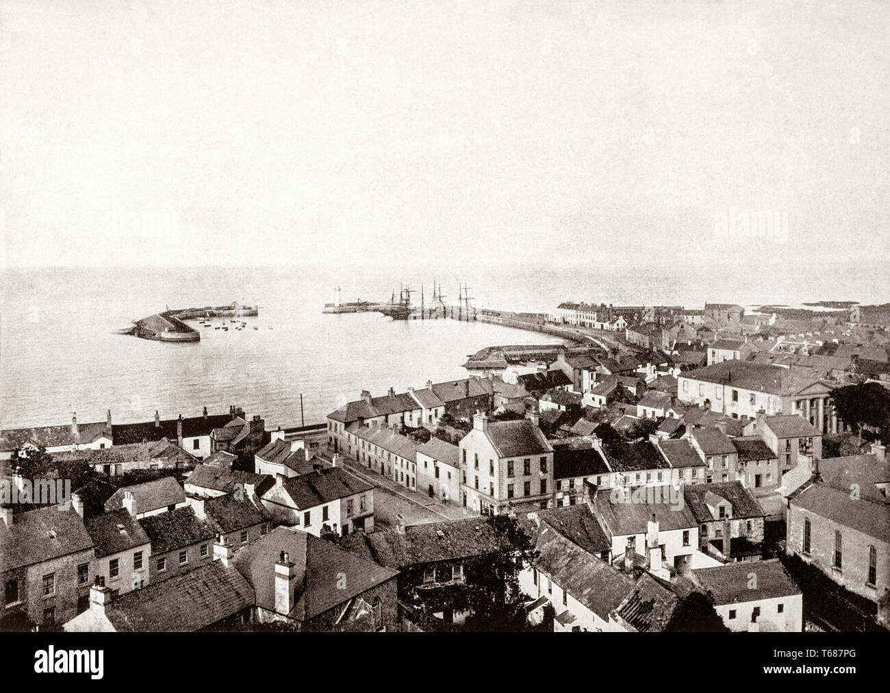 Fin du 19e siècle vues de Donaghadee dans le comté de Down, Irlande du Nord est probablement mieux connu pour son port, pendant des siècles, il a été un refuge pour les navires d'au moins le 17e siècle. Le nouveau port a été créé en 1821 par John Rennie Senior, l'ingénieur célèbre dont les ouvrages inclus Londres ponts sur la Tamise. Banque D'Images