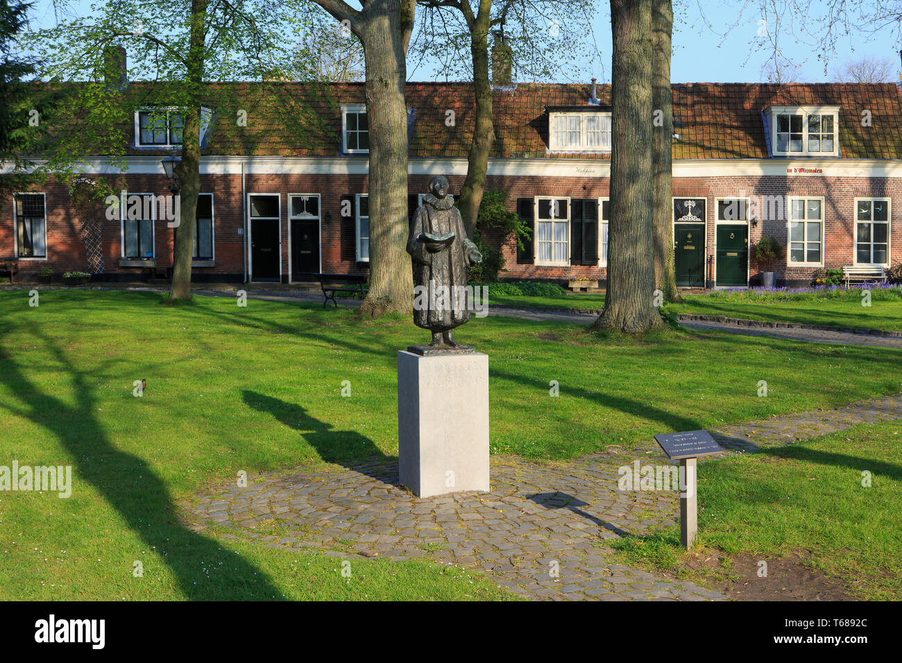 Statue du poète et compositeur néerlandais Adriaen Valerius aka Adrianus Valerius (1575-1625) dans la région de Veere, Pays-Bas Banque D'Images