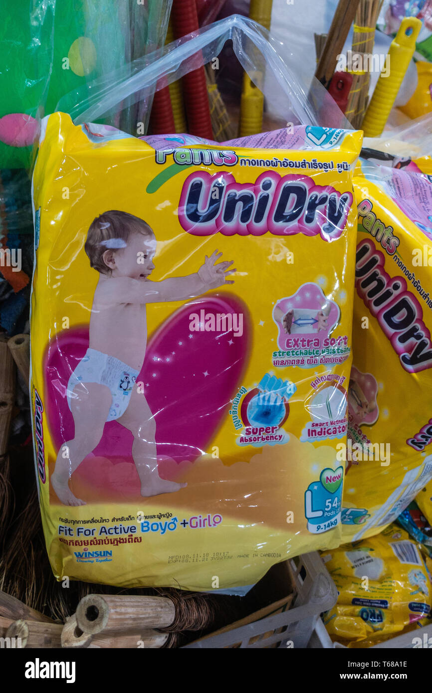 Sihanoukville Cambodge Mars 15 19 Marche Phsar Leu Gros Plan Du Paquet Jaune D Unidry Dispose De Couches Jetables Pour Enfants Et Bebe Explique Sa Photo Stock Alamy Sihanoukville Cambodge Mars 15 19 Marche Phsar Leu Gros Plan Du Paquet Jaune D Unidry Dispose De Couches Jetables Pour Enfants Et Bebe Explique Sa Photo Stock Alamy