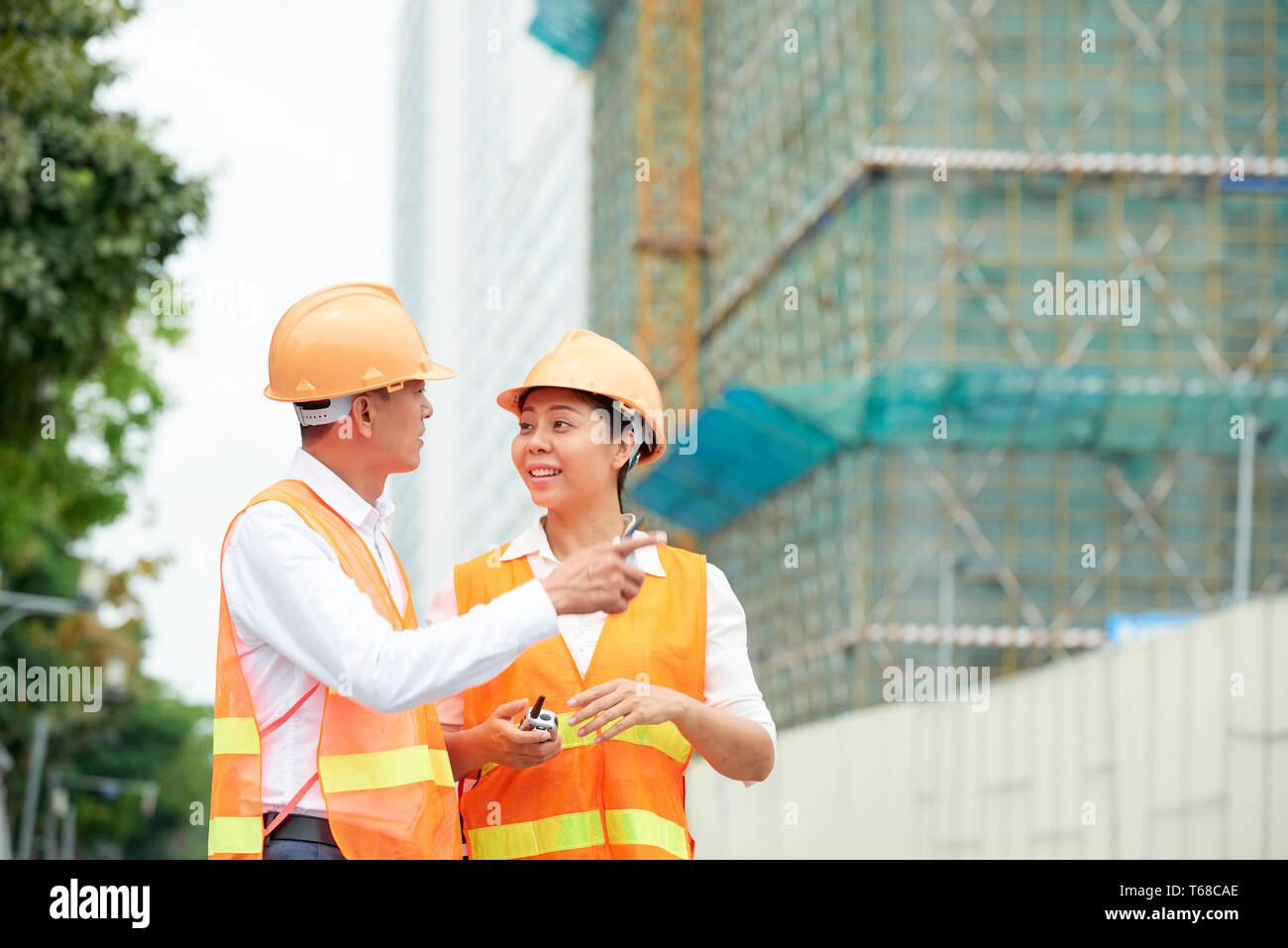 L'examen du projet de construction d'ingénieurs Banque D'Images