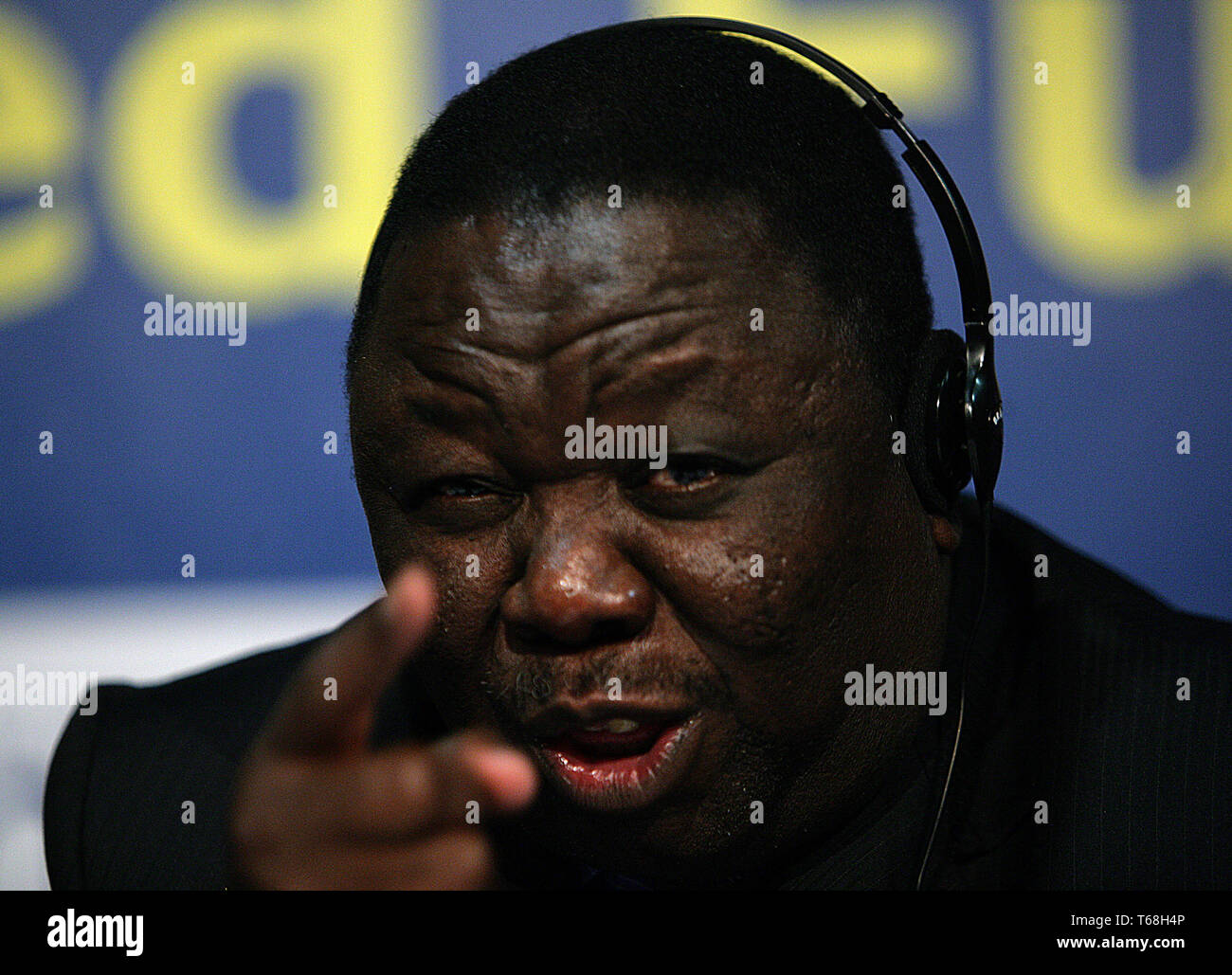 Le chef de l'opposition zimbabwéenne Morgan Tsvangirai s'exprimant lors de l'Internationale Libérale Congrès à Belfast, avec Lord Alderdice, Président de l'Internationale libérale, le vendredi 16 mai 2008. M. Tsvangirai, qui revendique son mouvement pour le Changement Démocratique, a remporté les élections présidentielles, qui sont dues à être exécutée à nouveau, a pris dans le monde entier les membres du parti libéral lors de la conférence à Belfast. Photo/Paul McErlane Banque D'Images