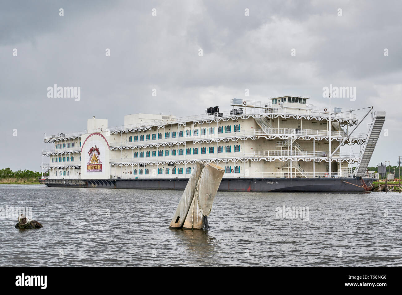 L'Argosy Casino riverboat, un jeu de bateau est amarré à Bayou La Batre, Alabama, USA, pour la réparation ou mise au rebut. Banque D'Images