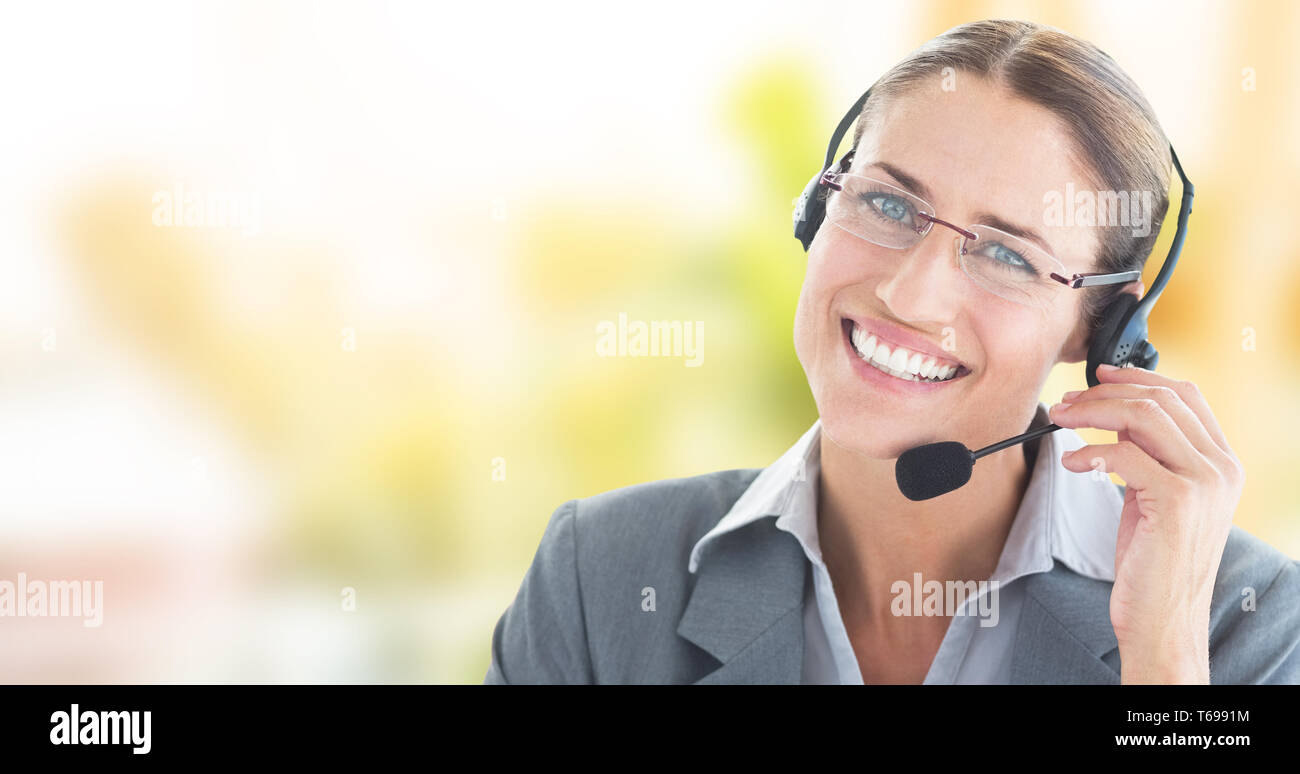 Image composite de portrait d'un centre d'appel de la wearing headset Banque D'Images