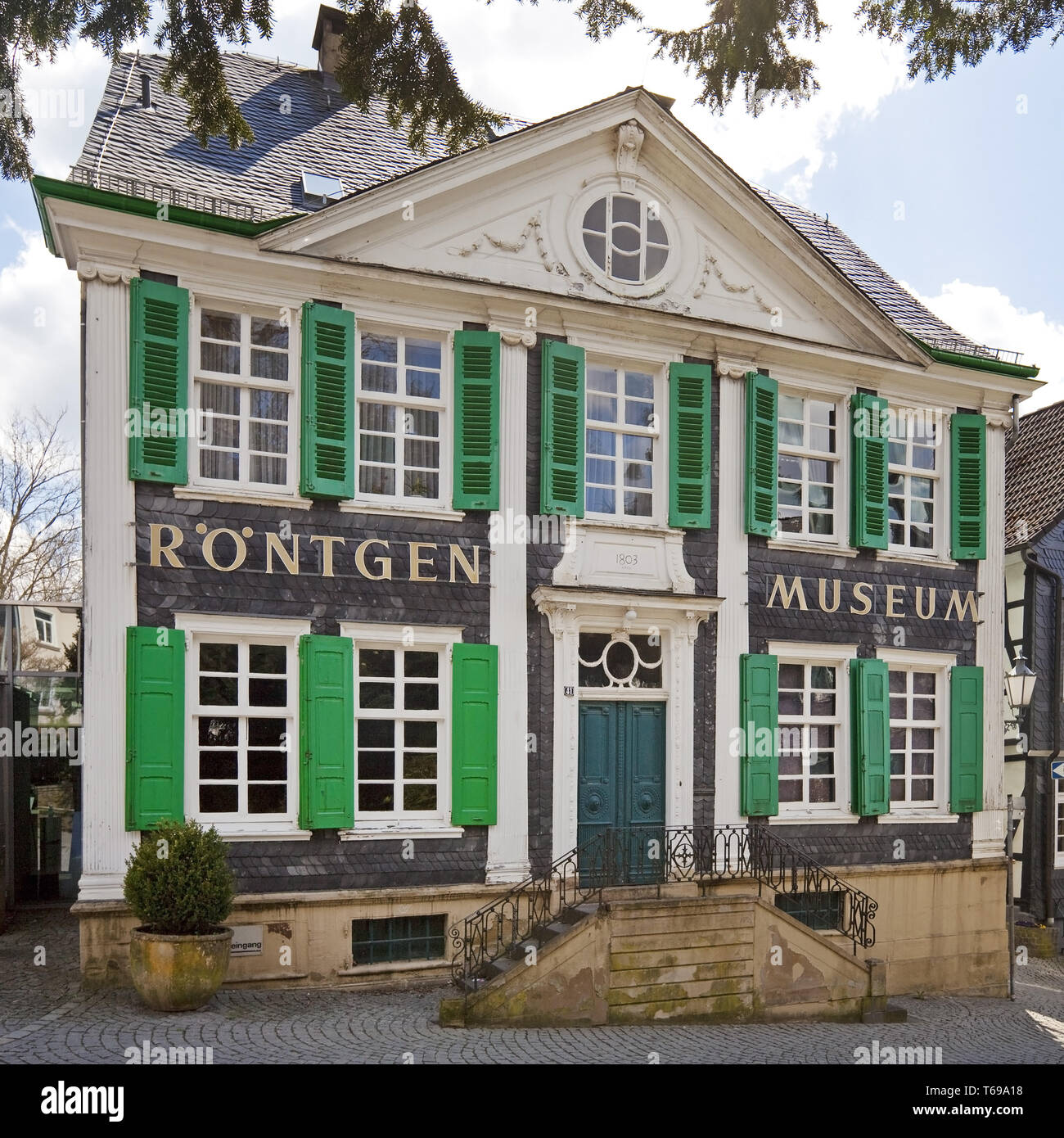 Roentgen-Museum allemand avec l'église St.-Bonaventura, Remscheid, Rhénanie du Nord-Westphalie, Allemagne Banque D'Images