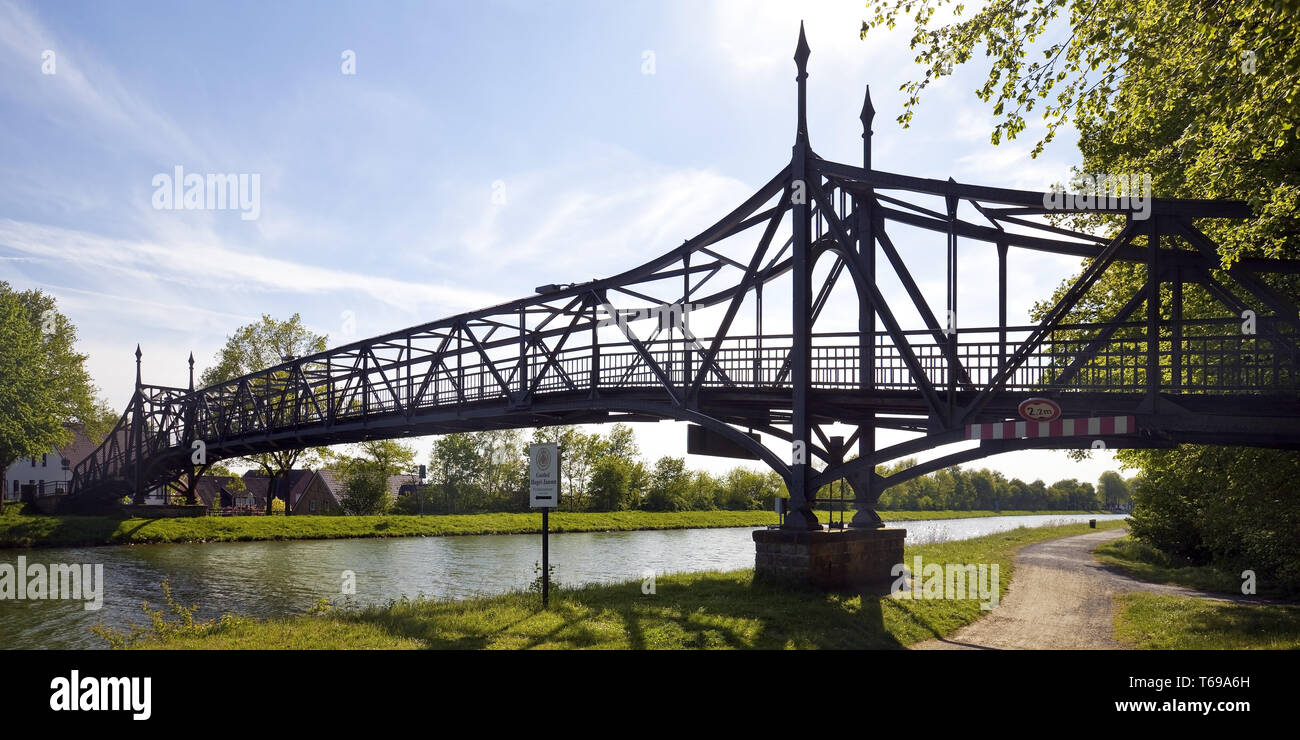 Dortmund Ems Canal avec pont historique Bevergerner Hoerstel, Steg, Rhénanie du Nord-Westphalie, Allemagne Banque D'Images