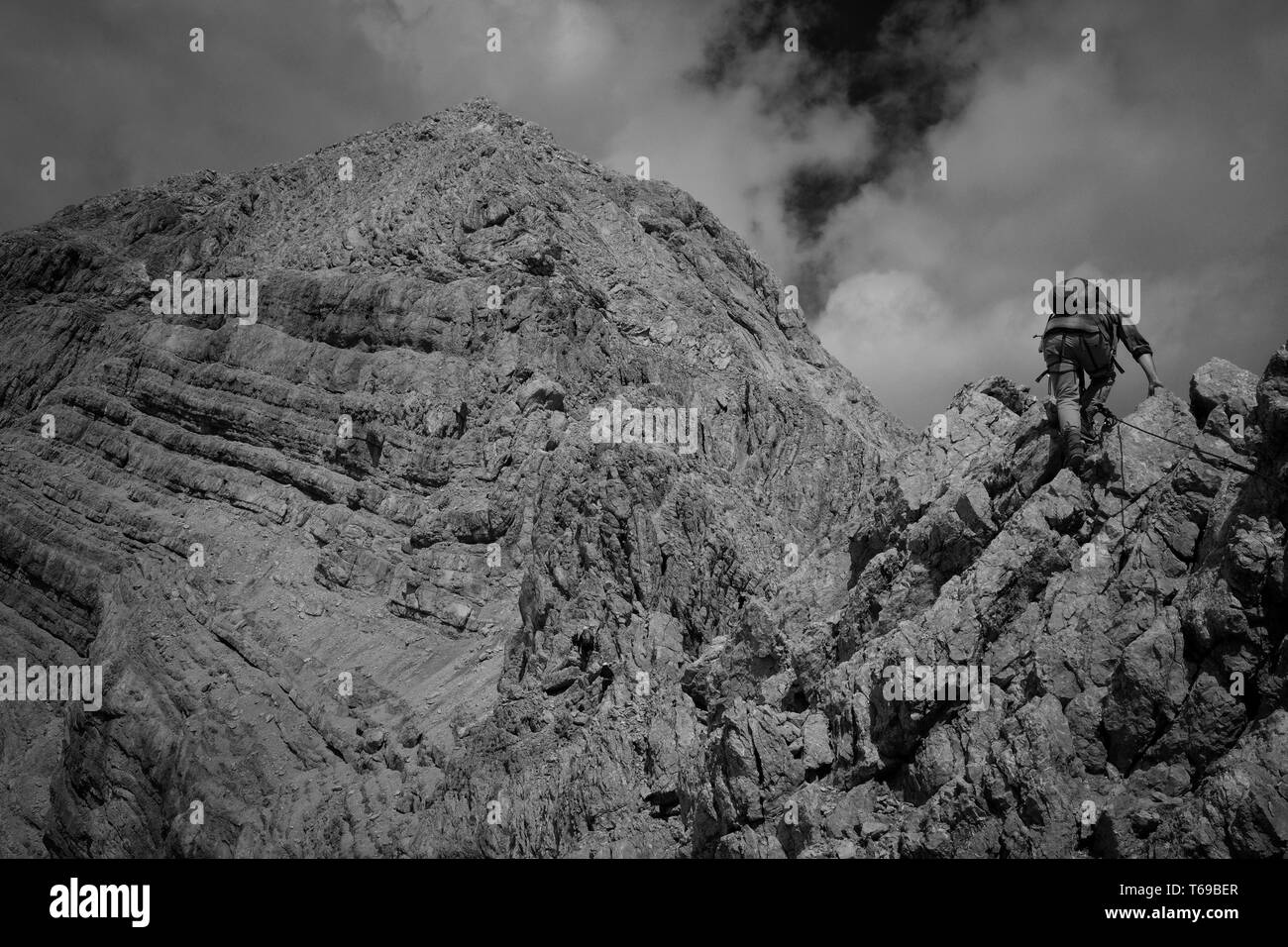 Belles montagnes et collines photographiées en noir et blanc Banque D'Images