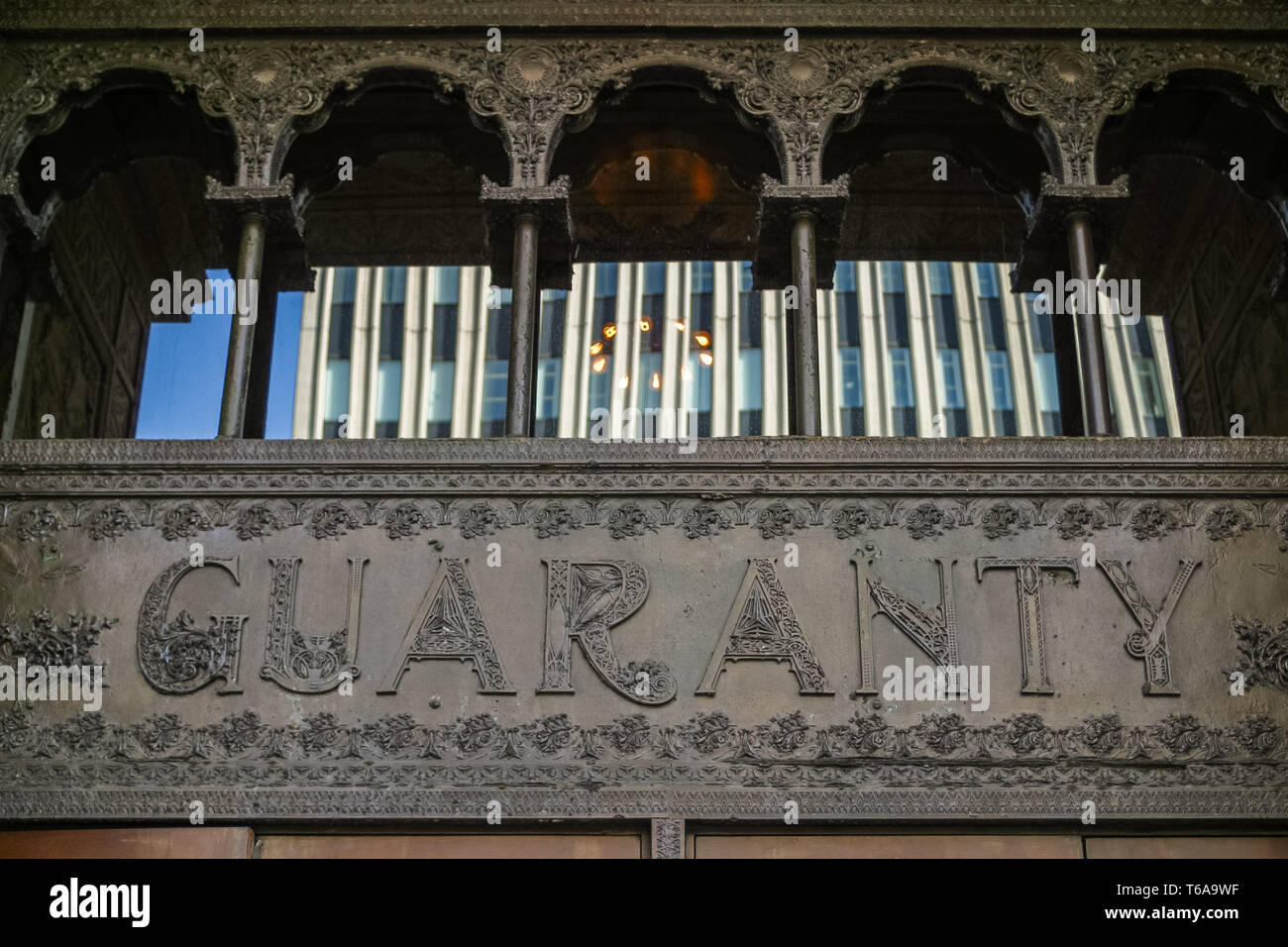 Détails extérieurs de la Guaranty Building, aussi connu sous le contrôle prudentiel, conçu en 1896 par Louis Sullivan Banque D'Images