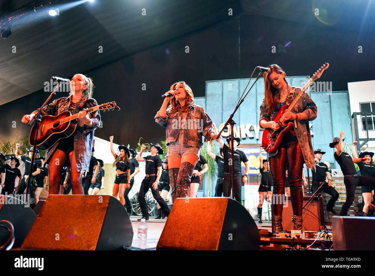 Indio, Californie - le 27 avril 2019, le comté de miel libéré "pays fort" la chanson officielle de Stagecoach 2019. Banque D'Images