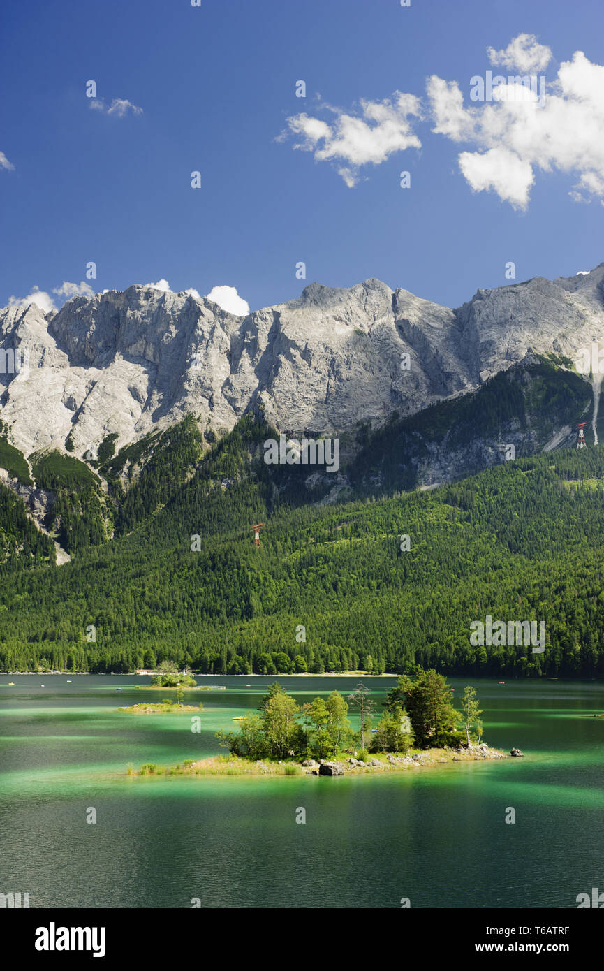 Eibsee lac à proximité city Garmisch en Bavière, Allemagne Banque D'Images