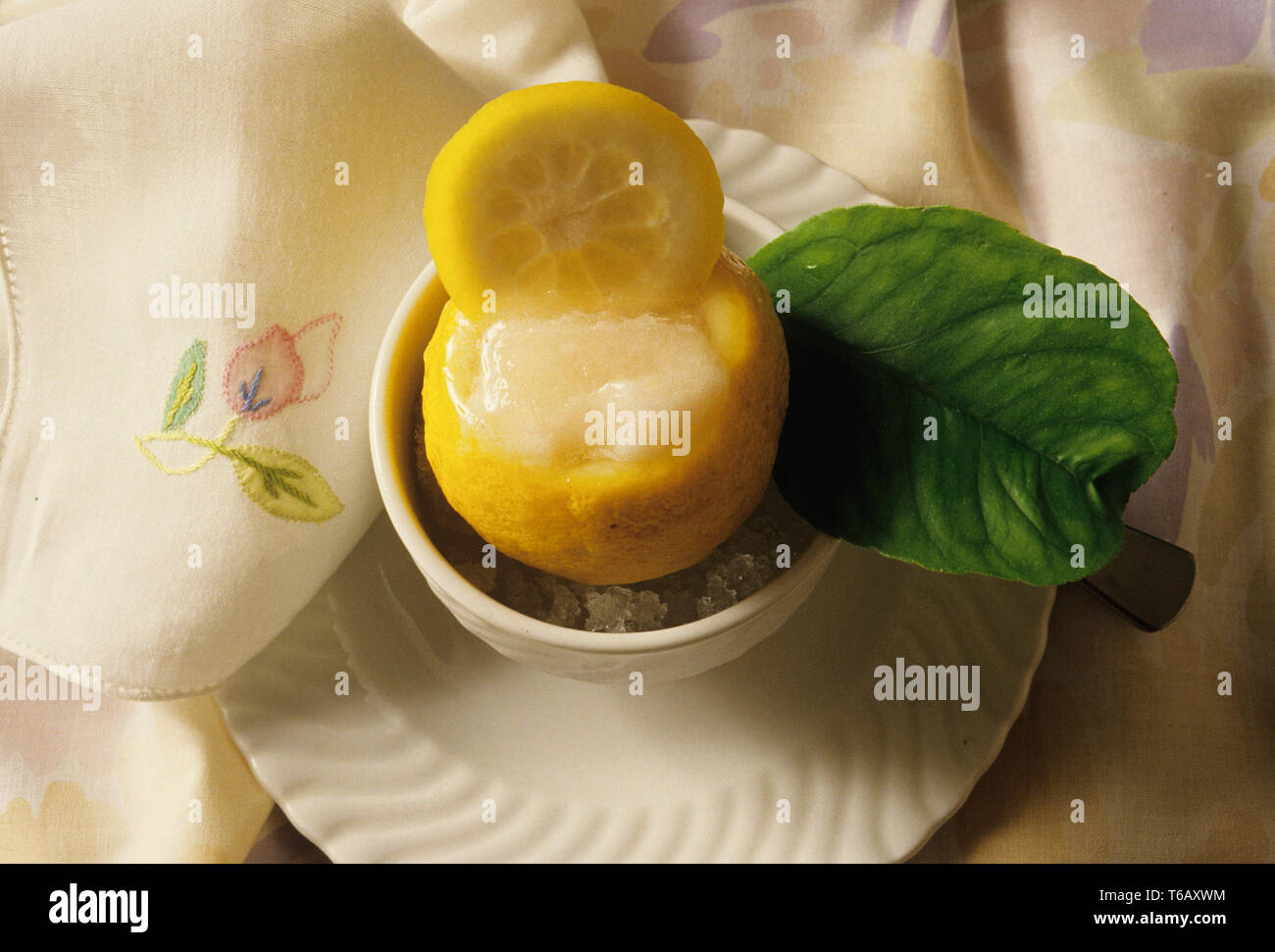 Sorbetto al limone (sorbet citron), de l'alimentation, Sicile (Sicile), Italie Banque D'Images