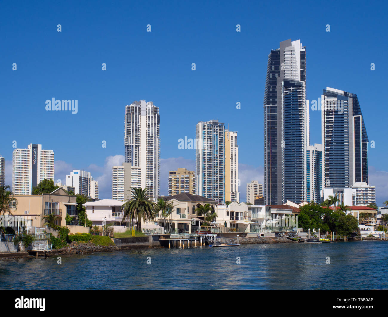 Surfers Paradise et Chevron Island Banque D'Images