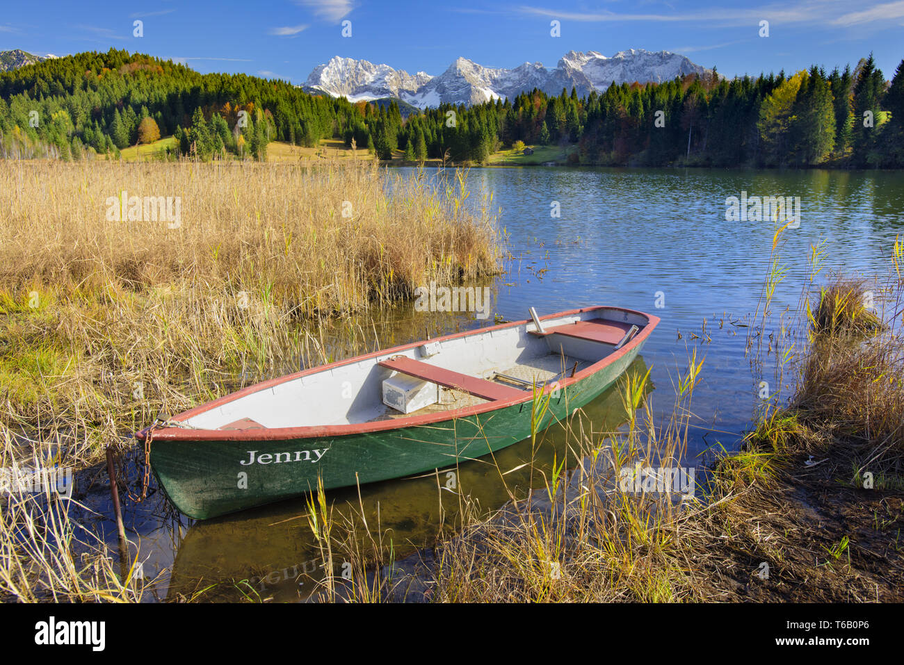 Large panorama de paysage en Bavière avec montagnes des Alpes et Lac Banque D'Images