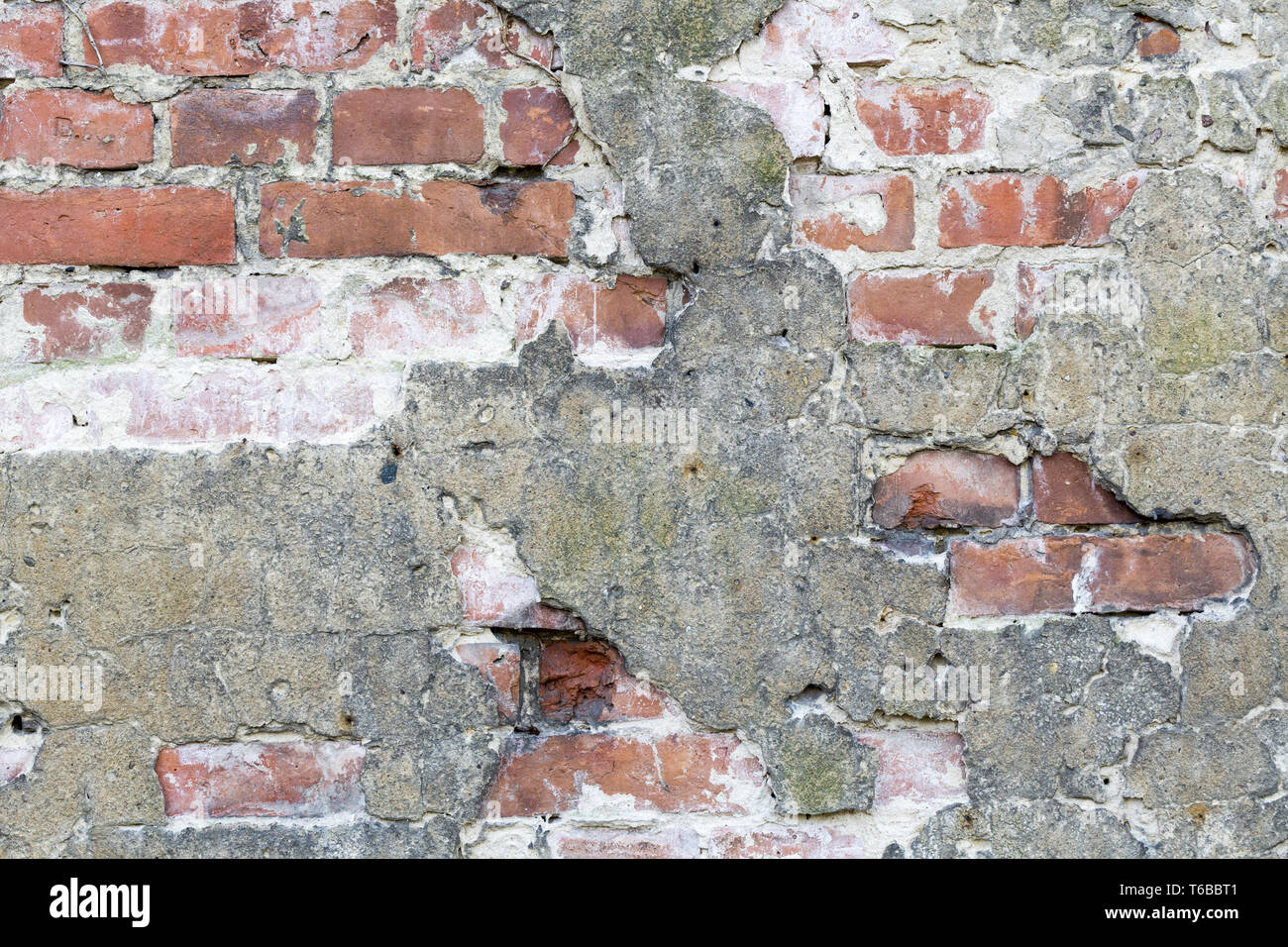 Vieux mur de briques, partiellement enduit pour les fonds Banque D'Images