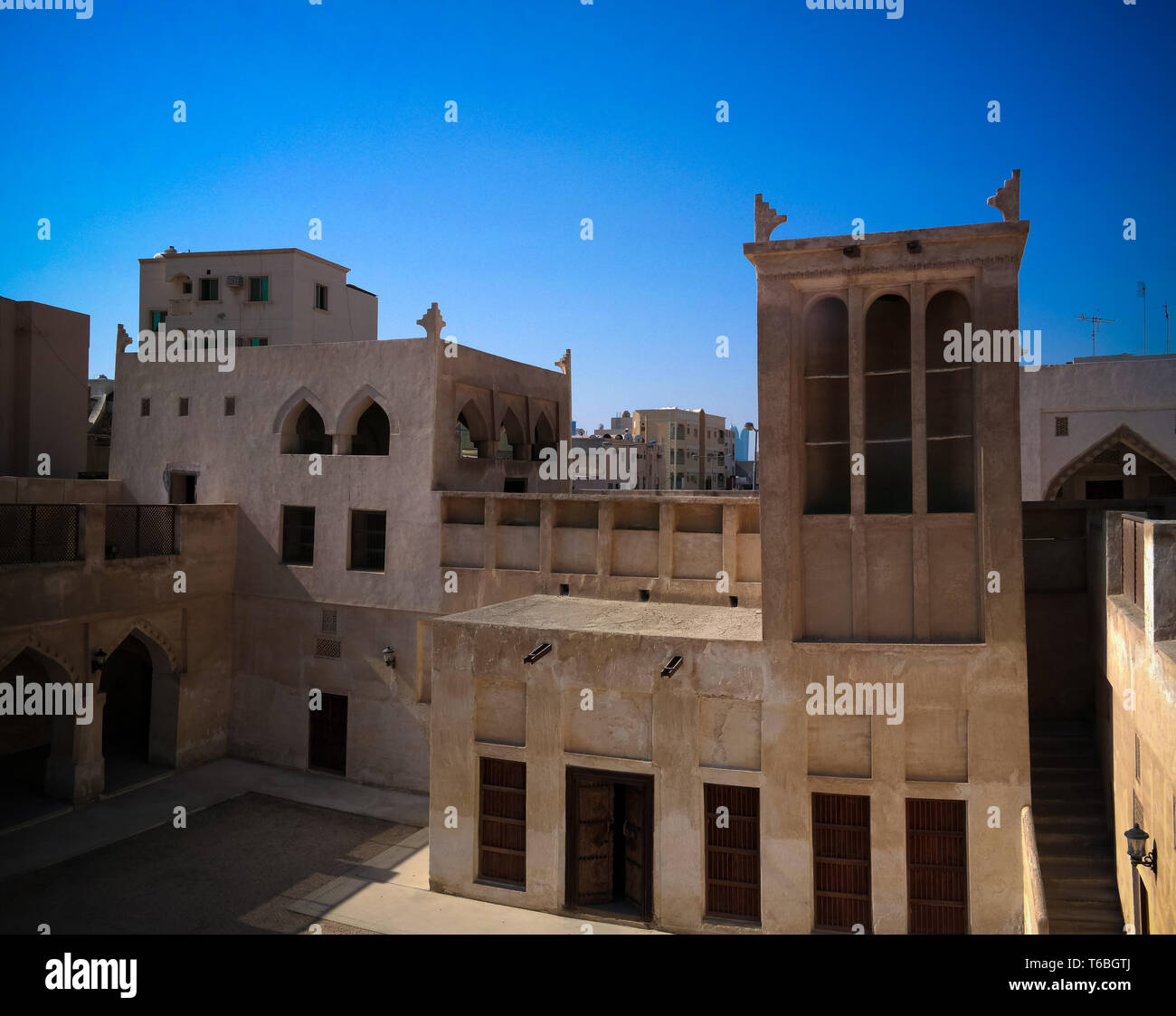 Vue extérieure à cheikh Isa Bin Ali Al Khalifa house et la mosquée à Manama, Bahreïn Banque D'Images
