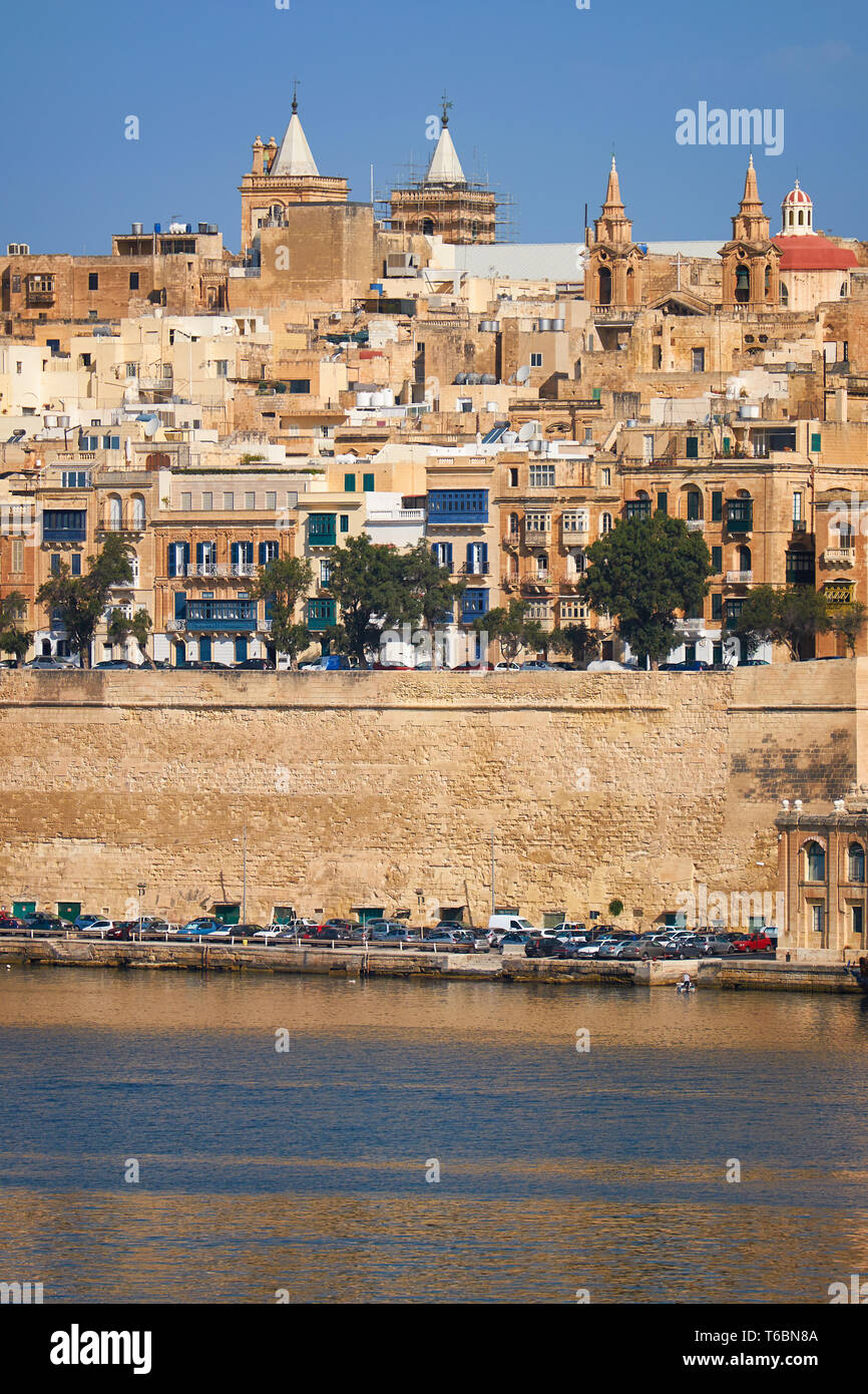 Le point de vue de la valette ville de Kalkara sur le grand port, de Malte. Banque D'Images