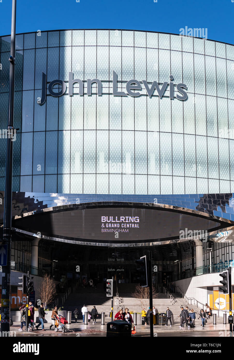 Birmingham, Angleterre - le 17 mars 2019 : Inscrivez-vous à l'avant du magasin John Lewis sur la rue Station Banque D'Images