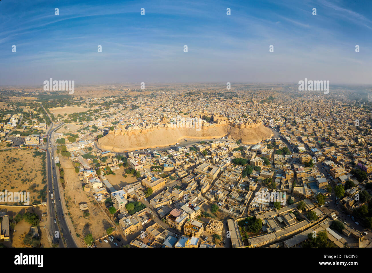 L'Inde, Rajasthan, Jaisalmer, Vieille Ville, vue aérienne de la vieille ville et les Fortifications Banque D'Images