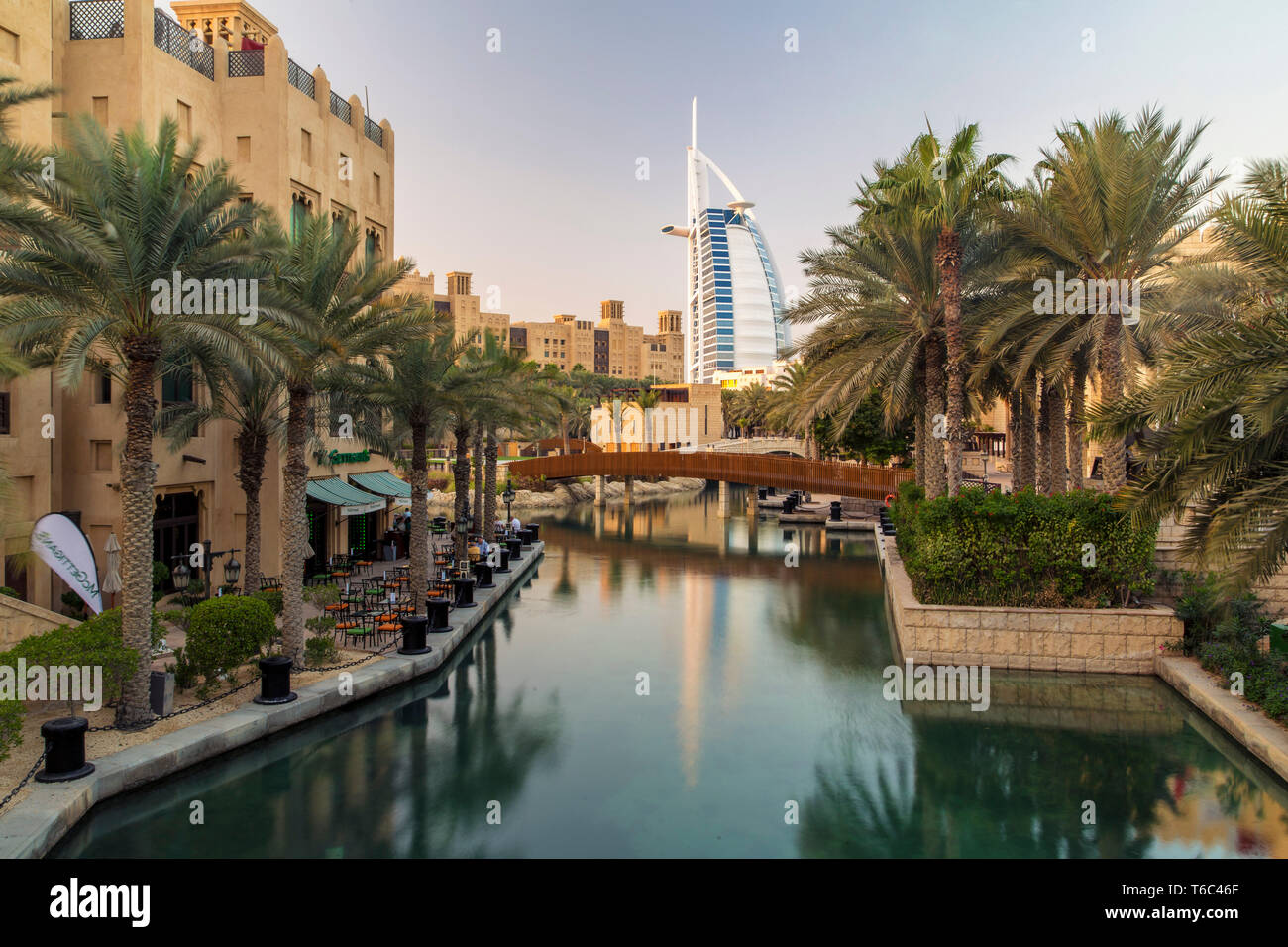 Émirats Arabes Unis, Dubai, Burj Khalifa de Madinat Jumeirah Gardens Banque D'Images