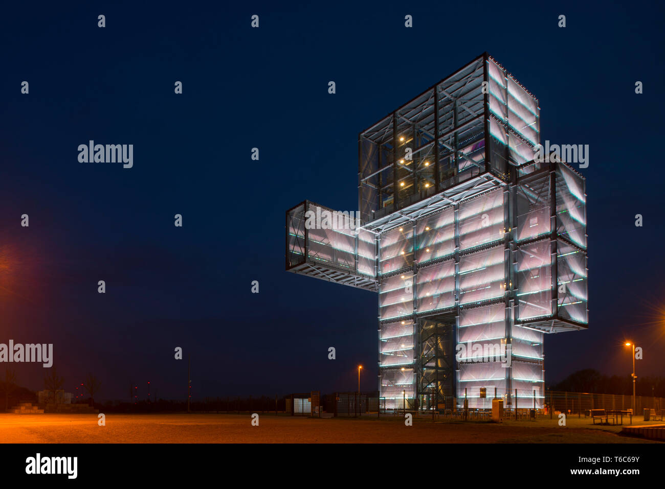 Deutschland, NRW, Kreis Düren, Inden, Lucherberg, Indemann, ein 36 m hohen Aussichtsturm auf der Abraumhalde Goltsteinkuppe. Er ist ein Projekt der EU Banque D'Images