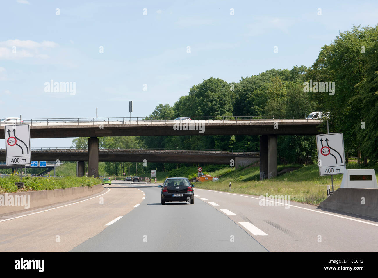 Deutschland, Nordrhein-Westfalen, Mühlheim an der Ruhr, Autobahn A40 westlich der Brücke über den Ruhrschiffahrtskanal Banque D'Images