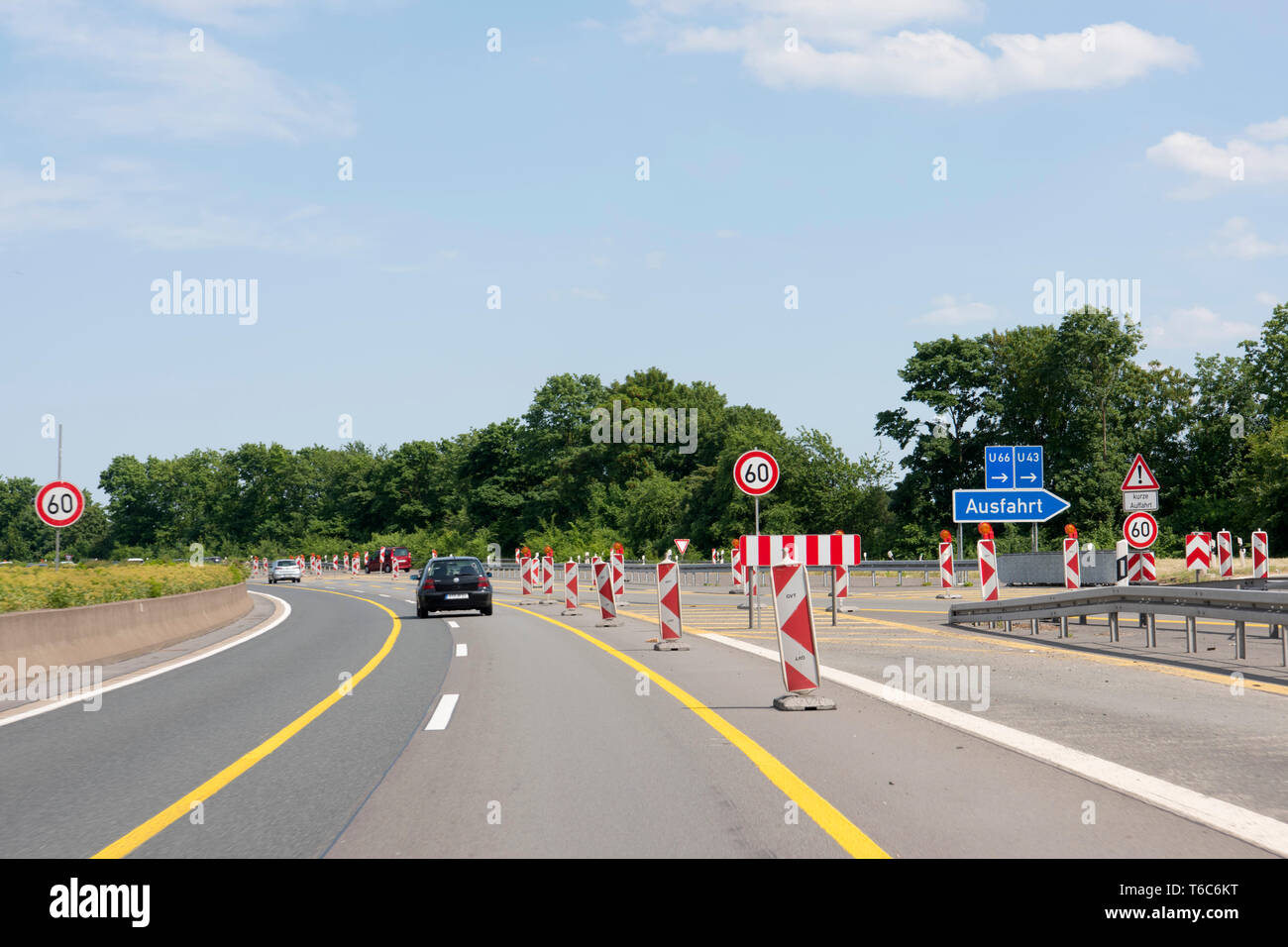 Deutschland, Nordrhein-Westfalen, Mühlheim an der Ruhr, Autobahn A40 westlich der Brücke über den Ruhrschiffahrtskanal Banque D'Images