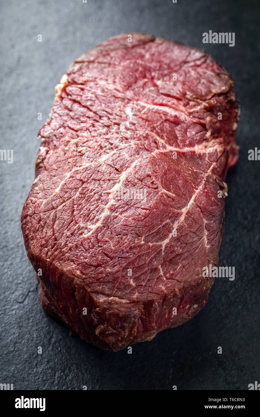 Point de matières sèches comme steak Kobe close-up sur une ardoise Banque D'Images