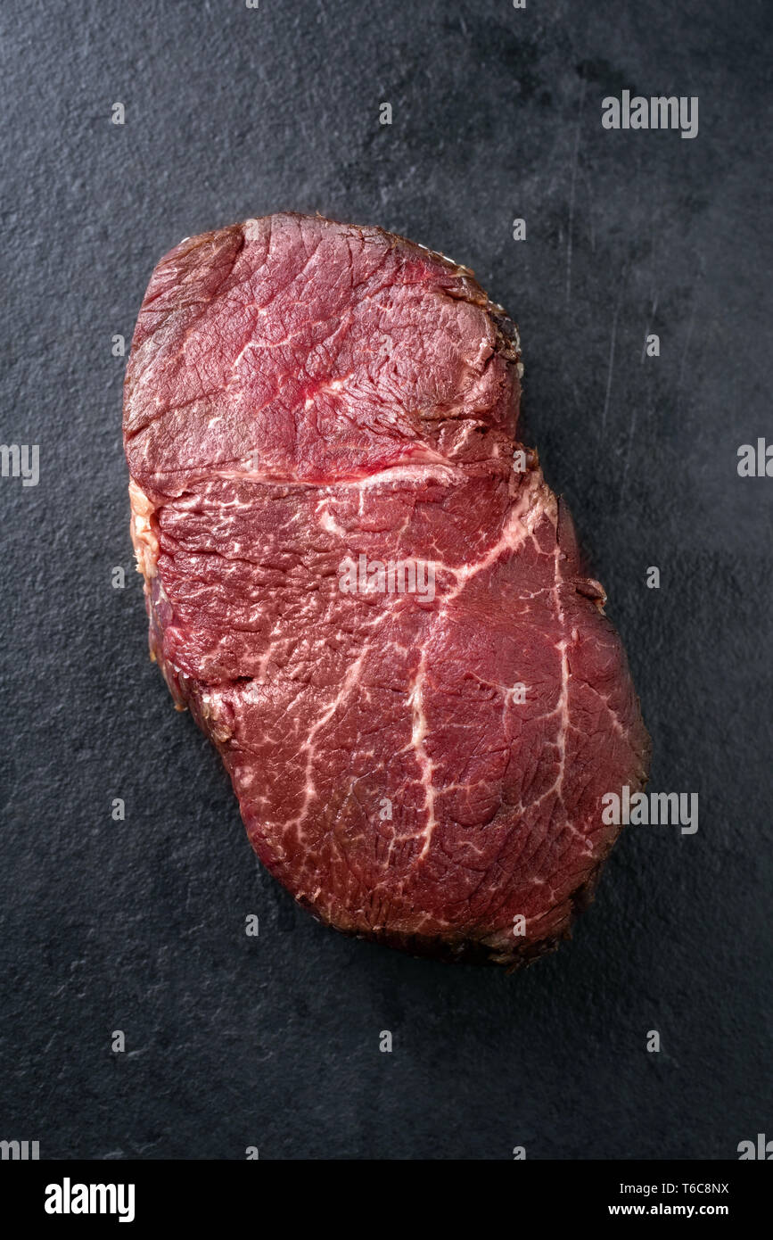 De matières sèches Point Wagyu Steak comme gros plan sur une ardoise Banque D'Images