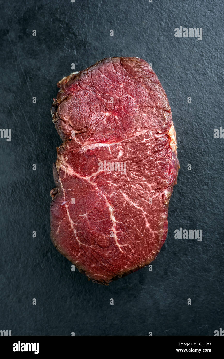 De matières sèches Point Wagyu Steak comme gros plan sur une ardoise Banque D'Images