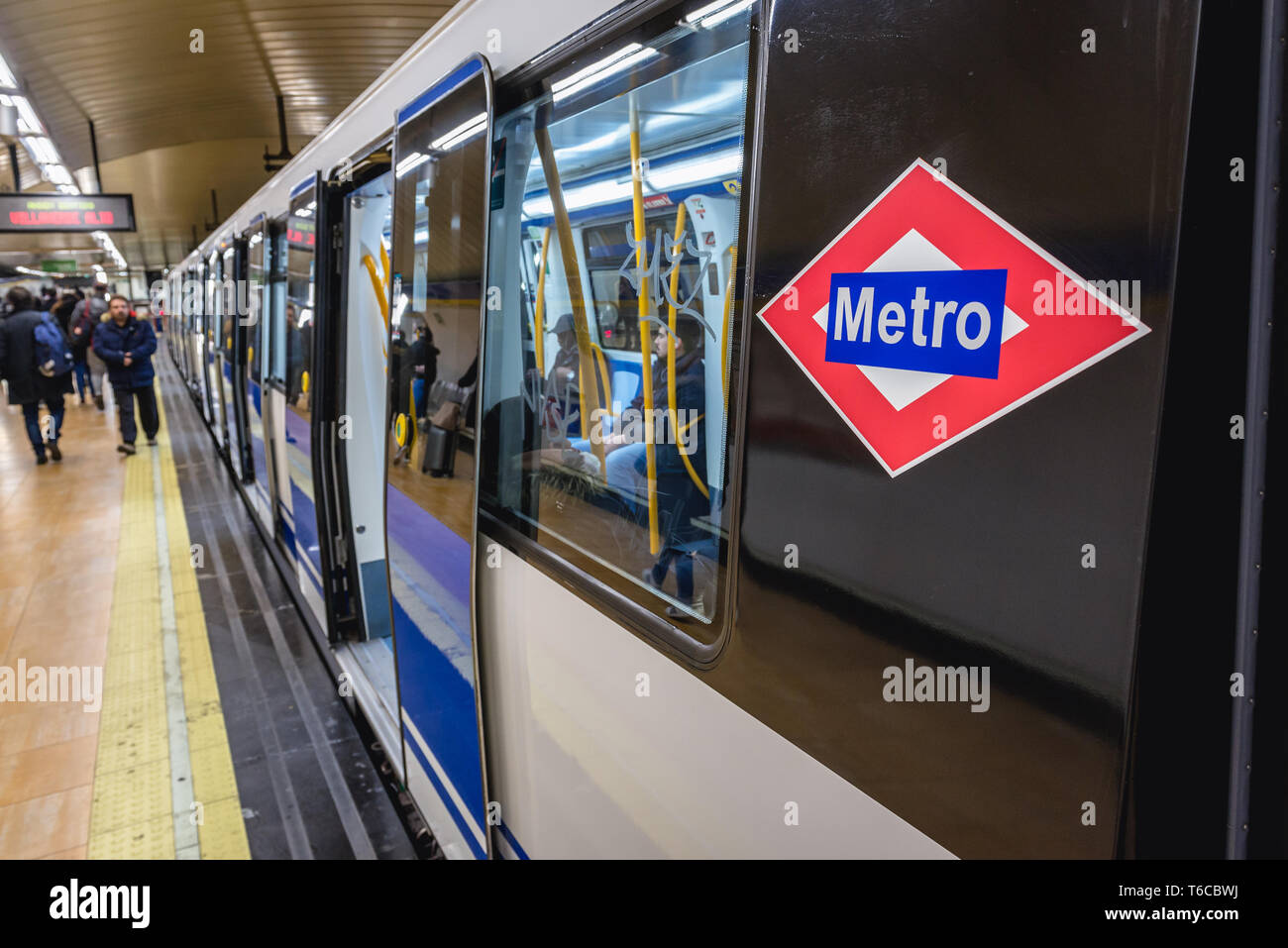 S'entraîner à la station de métro Sol à Madrid, Espagne Banque D'Images