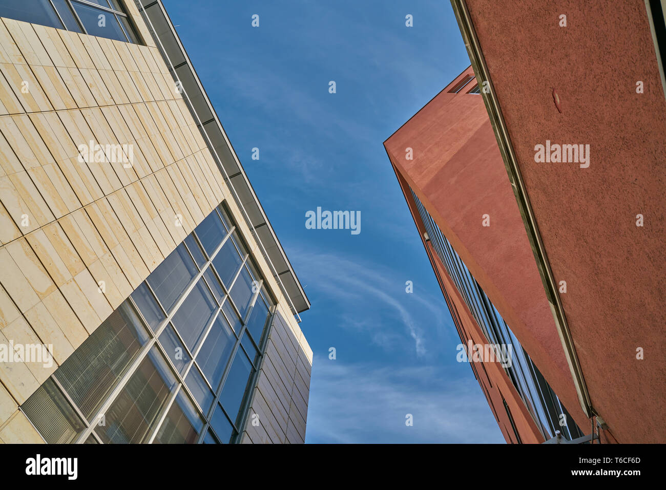 Immeubles de bureaux modernes dans le centre-ville de Dresde Banque D'Images