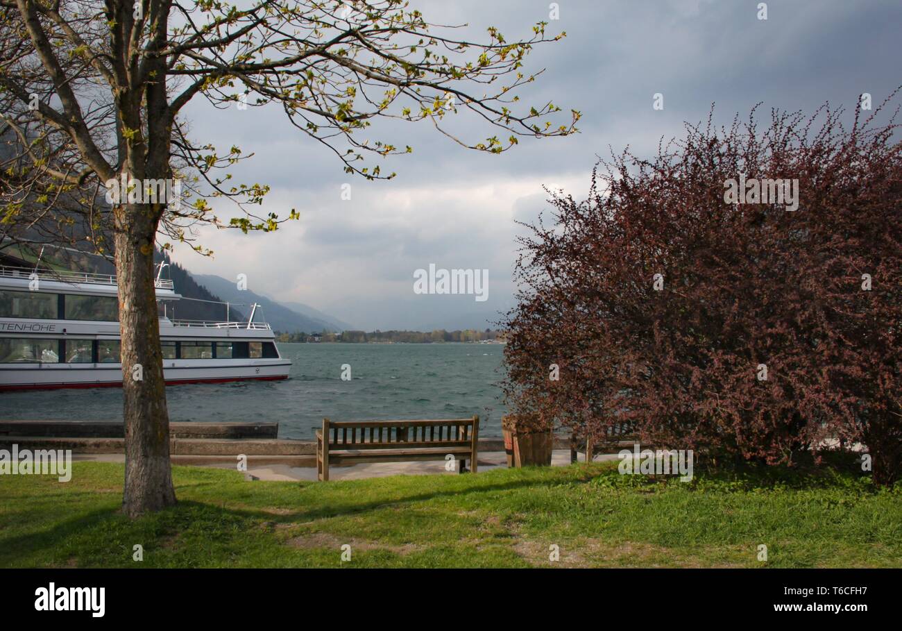 Dans le lac alpes autrichiennes Banque D'Images