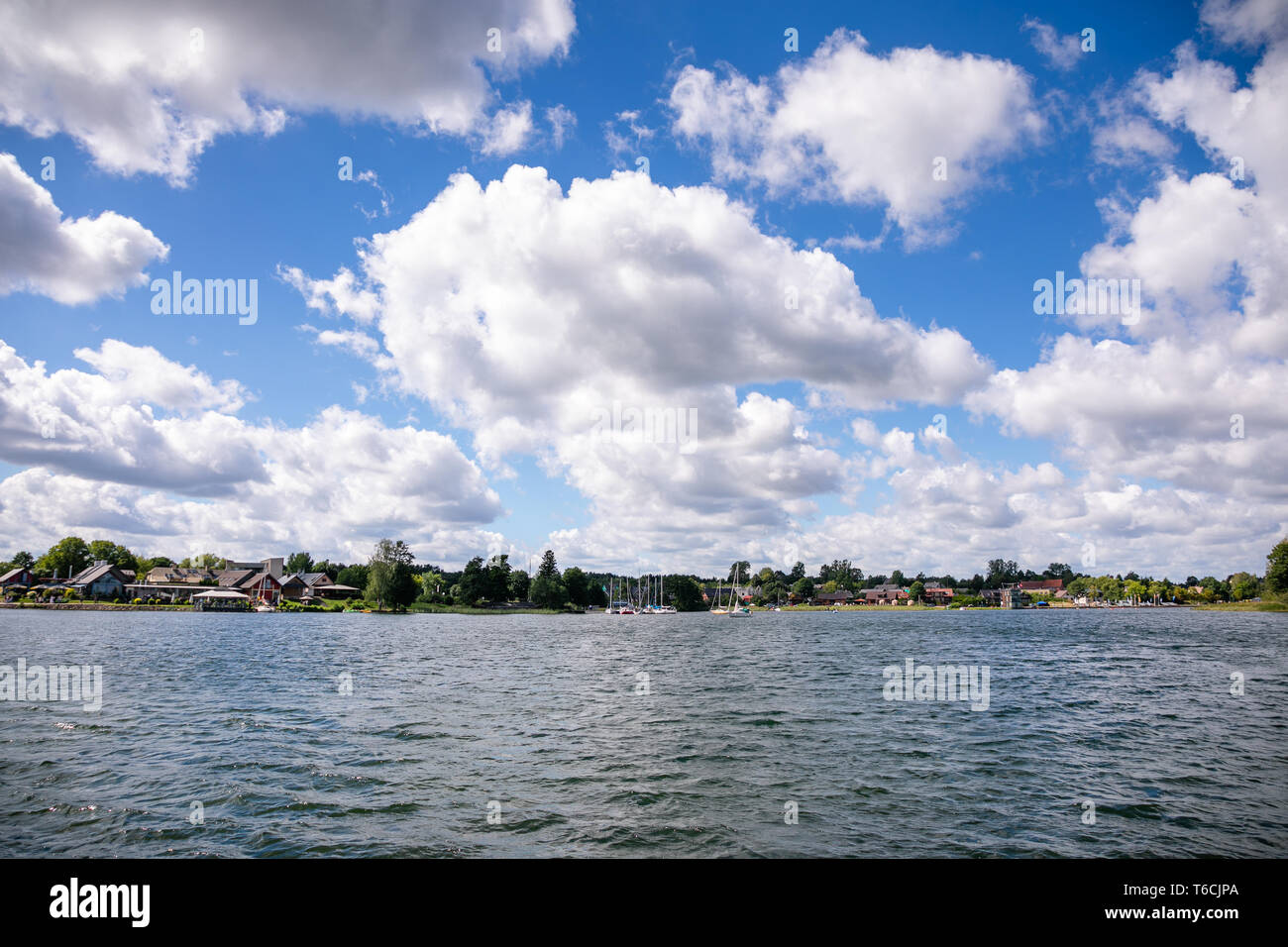 l-le-de-trakai-castle-en-lac-galve-de-jour-la-lituanie-ch-teau-de