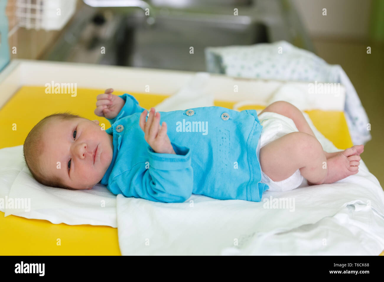 Bébé nouveau-né bébé dans l'hôpital Banque D'Images