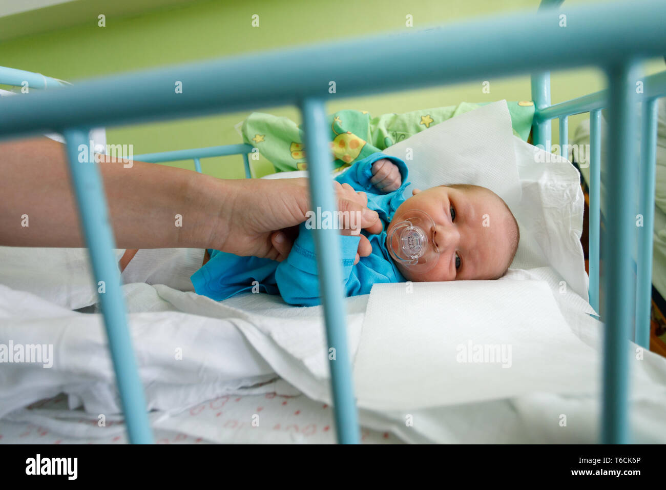 Bébé nouveau-né bébé dans l'hôpital Banque D'Images