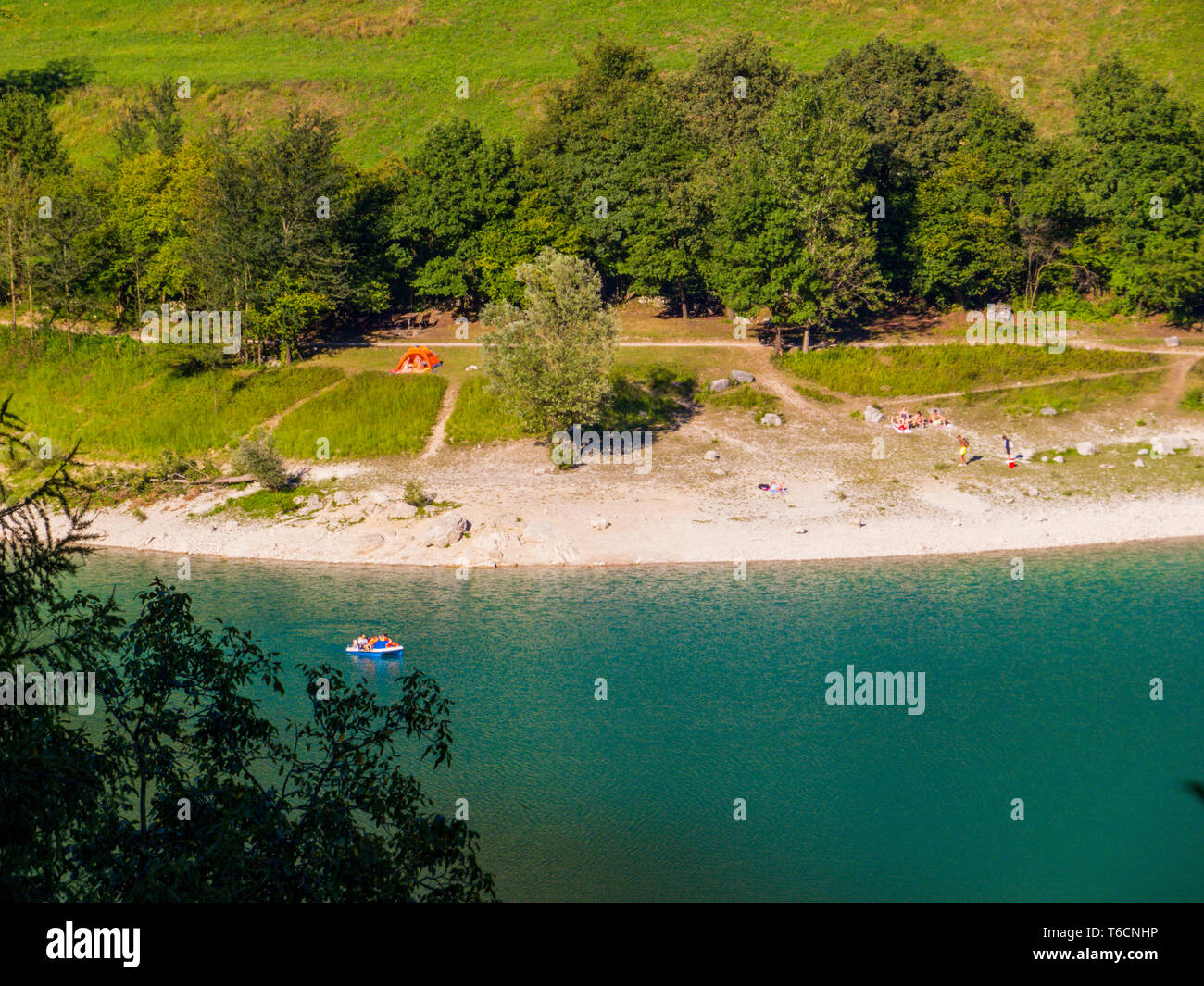 Lac de Tenno (Italien : Lago di Tenno) dans le Trentin, Italie Banque D'Images