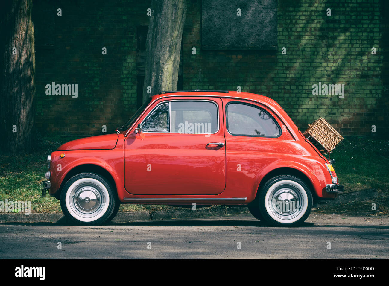 1967 Fiat 500 voiture à Bicester Heritage Centre 'Drive il Day'. Bicester, Oxfordshire, Angleterre. Vintage filtre appliqué Banque D'Images