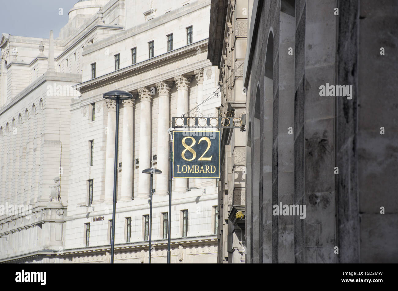 Inscrivez-vous à Lombard Street donnant sur banque d'Angleterre Banque D'Images