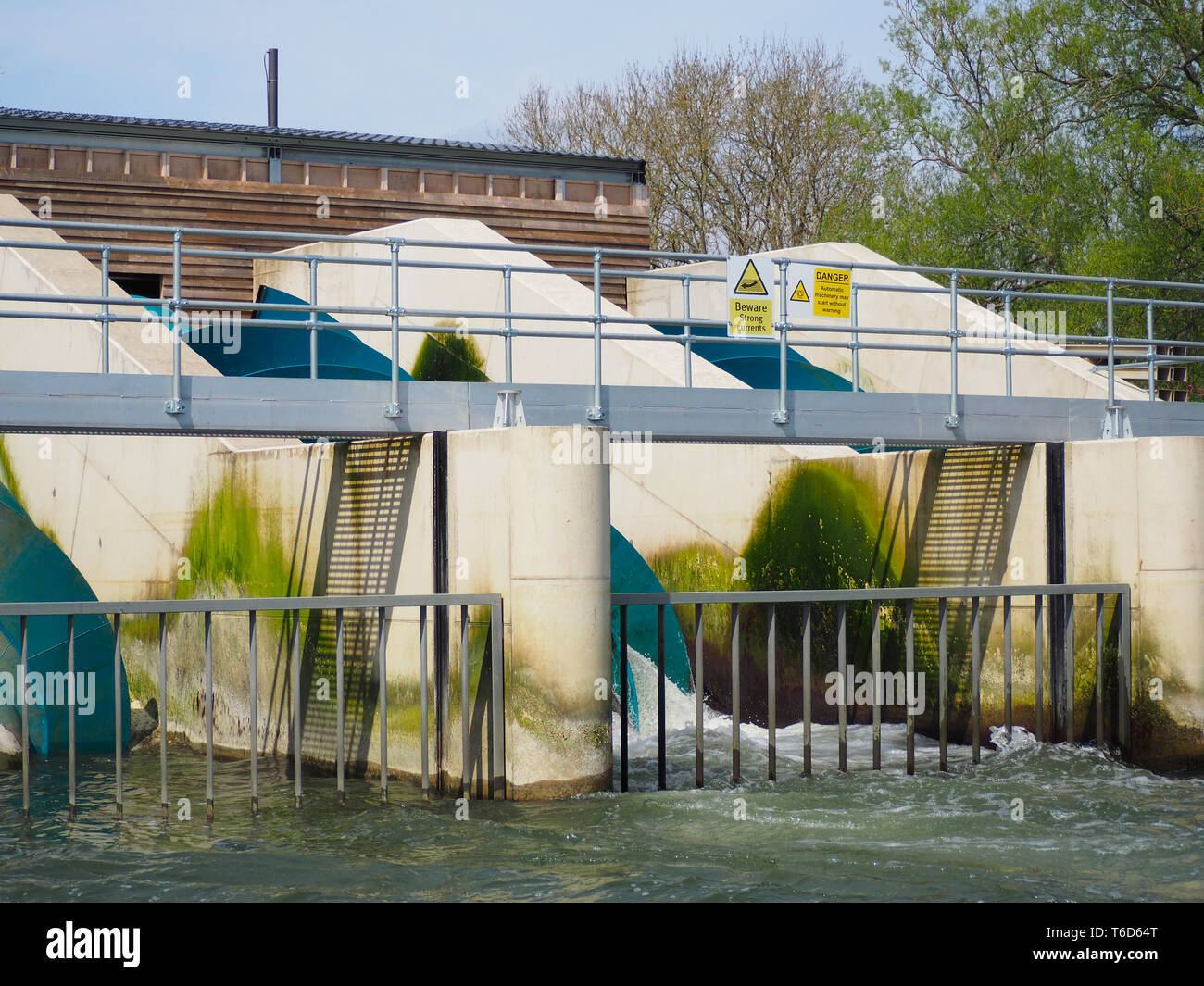 Sandford-on-Thames, Oxfordshire, UK. 30 avr 2019. Sandford Hyrdo sur la Tamise. Banque D'Images