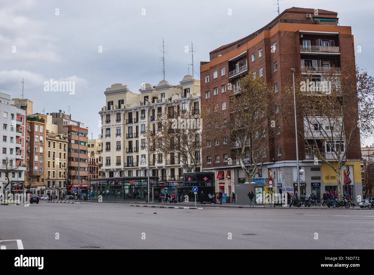 La Glorieta de Embajadores square dans le quartier de Arganzuela, Madrid, Espagne Banque D'Images