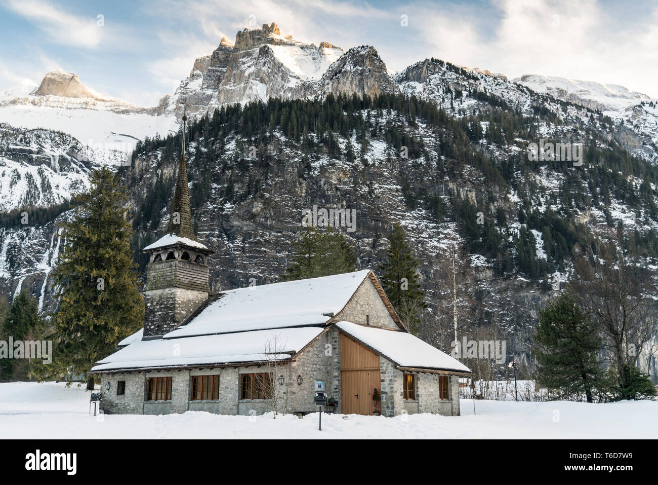 À Kandersteg Marienkirche, Bernerobereland. L'église catholique' 'Marienkirche à Kandersteg, Alpes Bernoises Banque D'Images