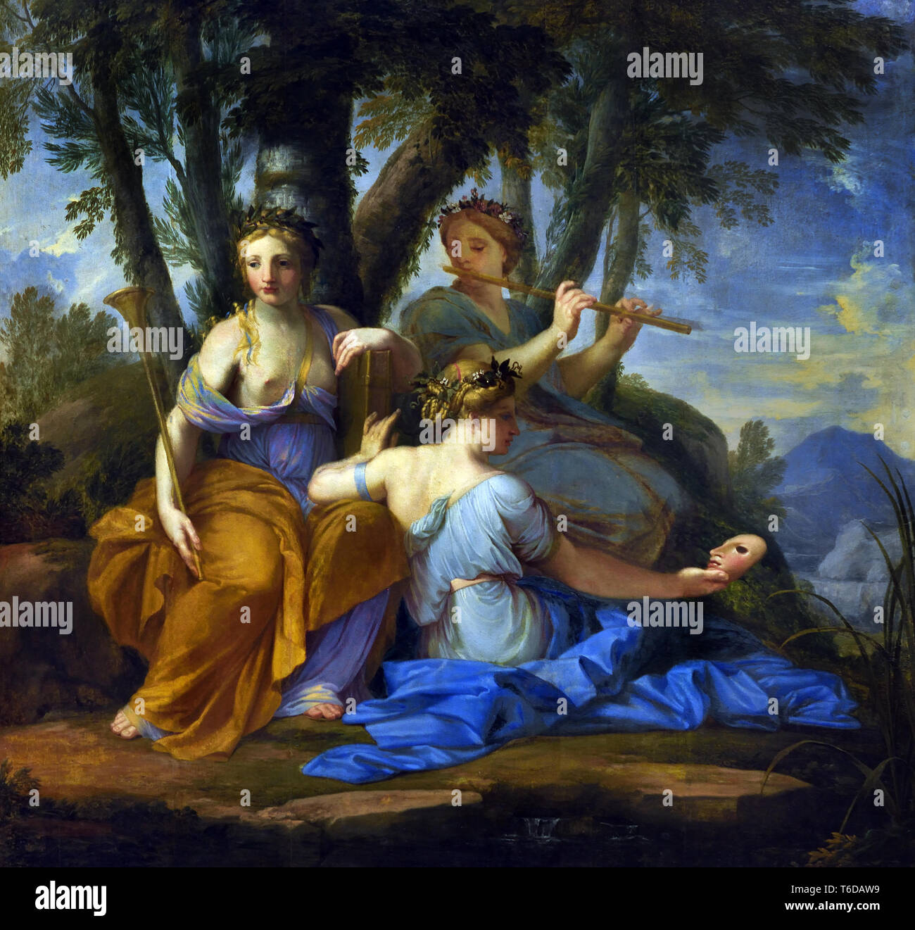 Les Muses Clio, Euterpe et Thalia, un chef-d'œuvre en huile sur panneau achevé entre 1652 et 1655 par le notable classiciste baroque français Eustache Le Sueur. Conçue comme une caractéristique de chambre intégrée pour la Chambre des Muses à l'intérieur du manoir Hôtel Lambert à Paris, le paysage de fond a été peint en collaboration avec l'artiste Pierre Patel. Le tableau est maintenant exposé de manière permanente au Musée du Louvre à Paris. Banque D'Images